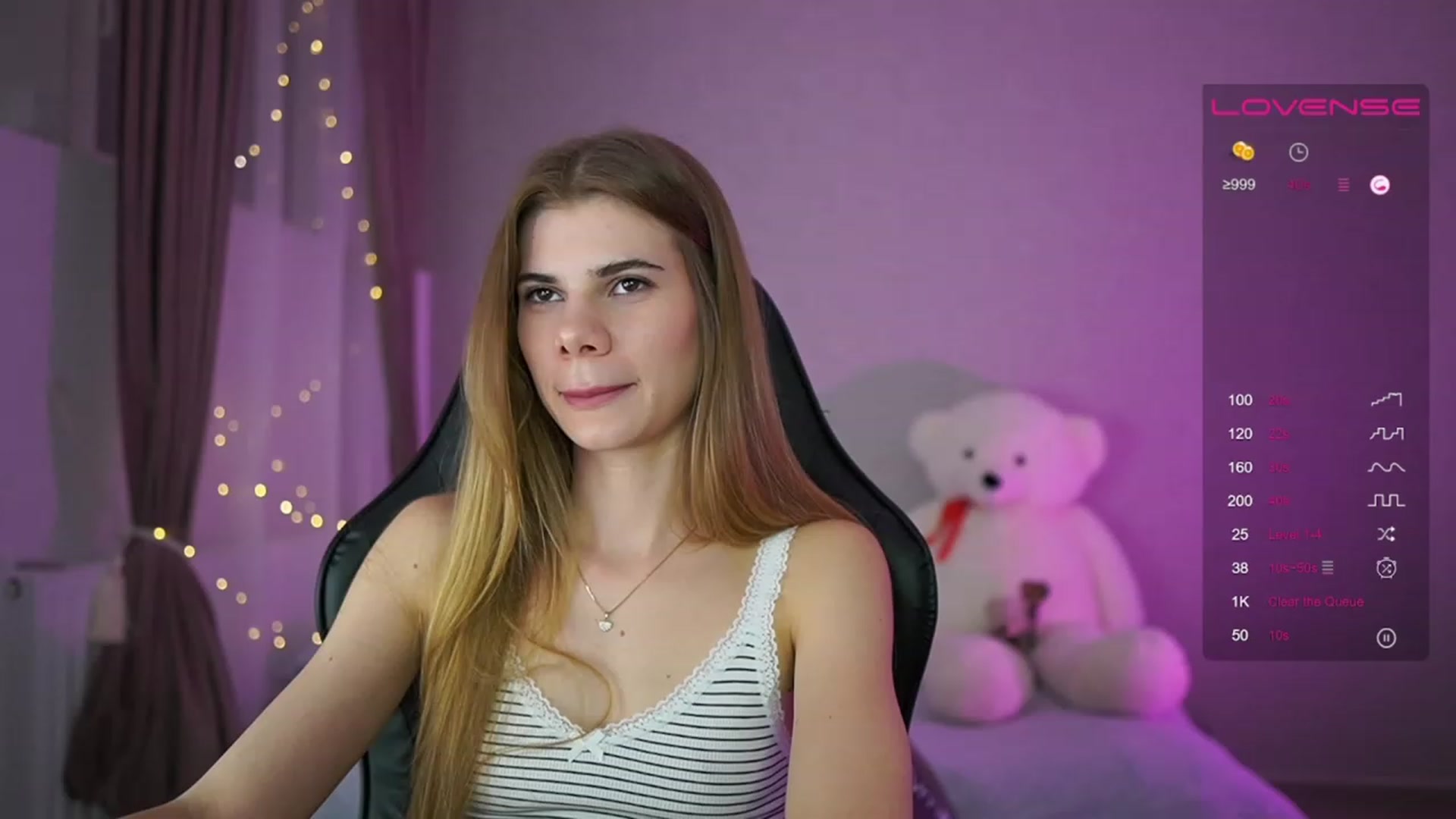 Gallery image thumbnail from RileyReid_18's myfreecams stream on, 04/22/2023, 21:05 image 4 of 20