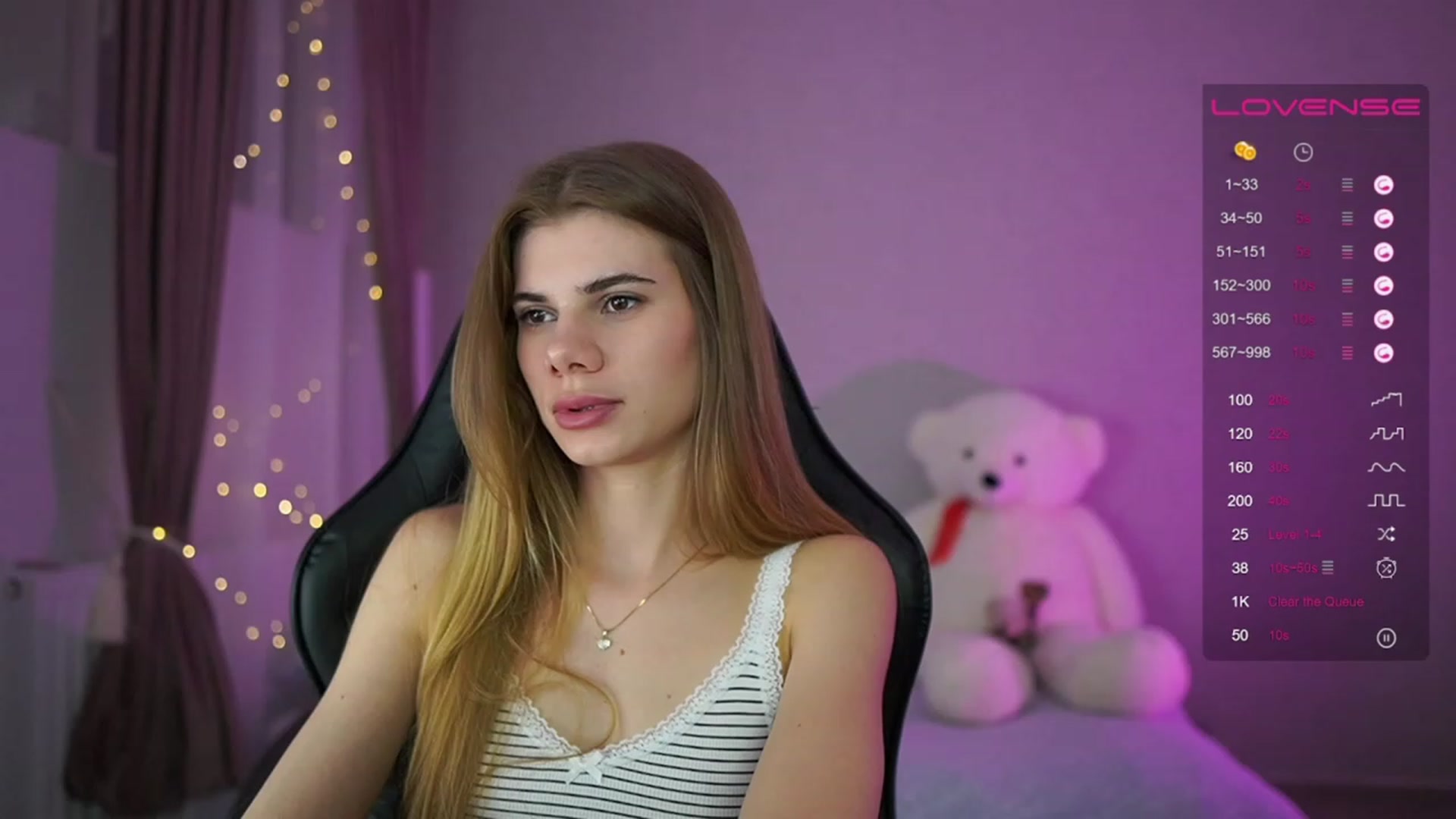 Gallery image thumbnail from RileyReid_18's myfreecams stream on, 04/22/2023, 21:05 image 3 of 20