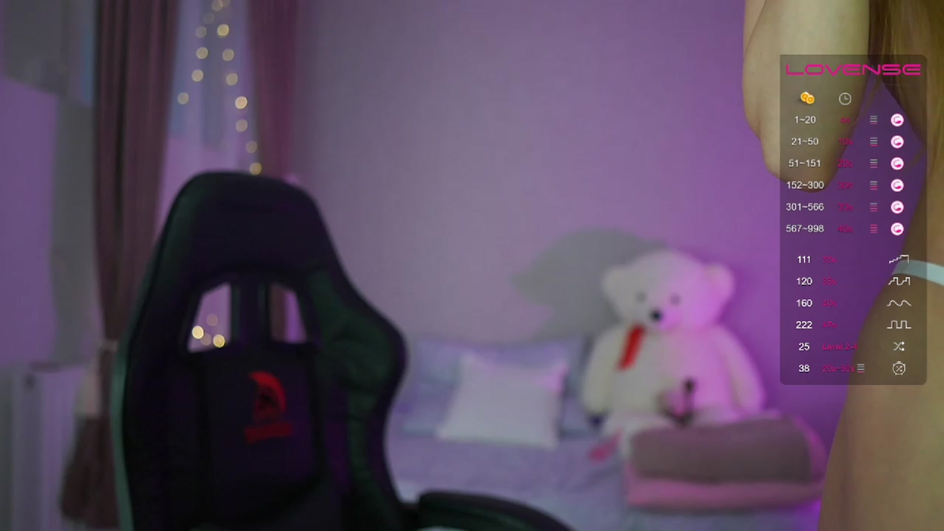 Gallery image thumbnail from RileyReid_18's myfreecams stream on, 04/23/2023, 16:00 image 14 of 20