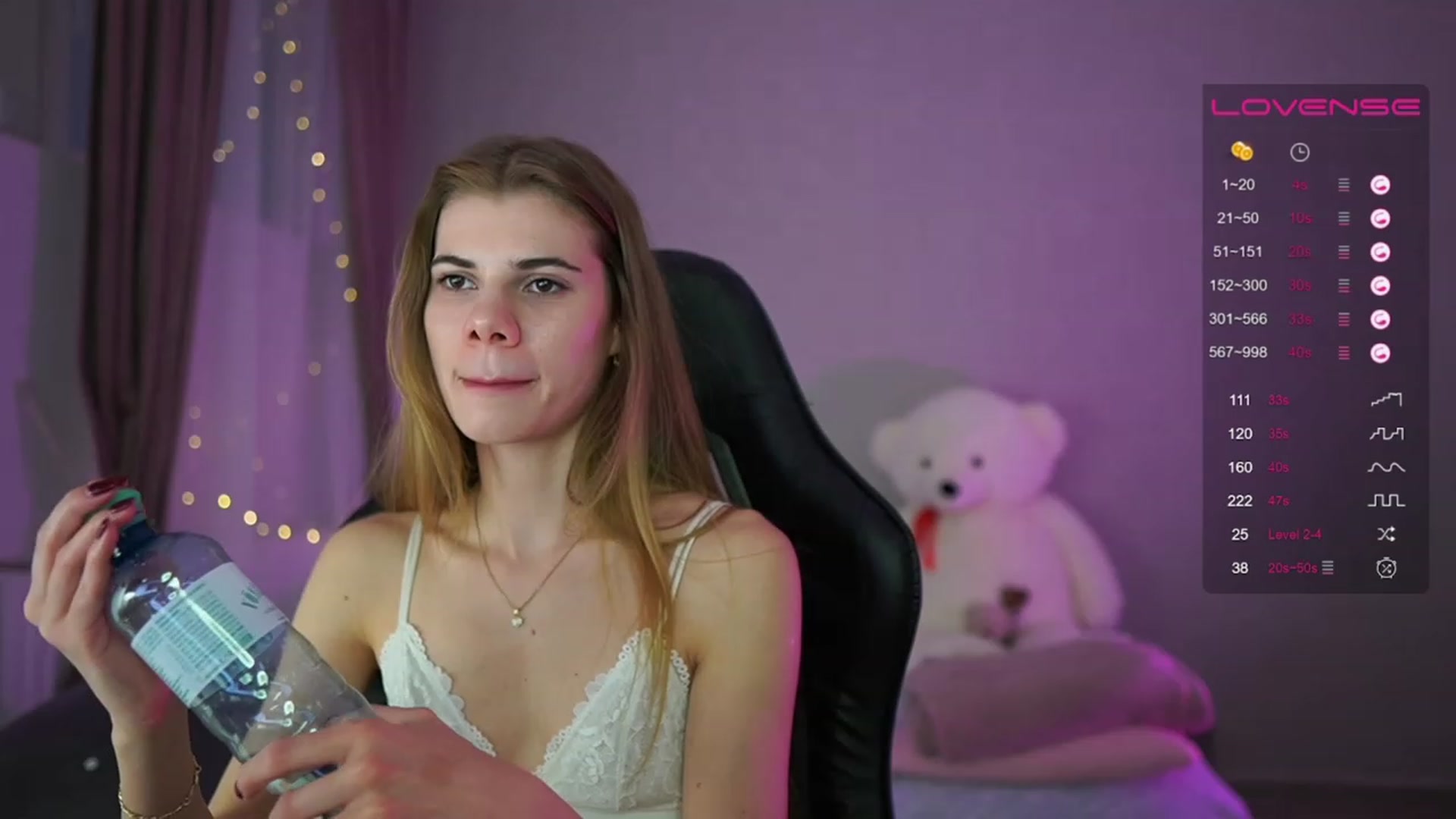 Gallery image thumbnail from RileyReid_18's myfreecams stream on, 04/27/2023, 17:56 image 6 of 20