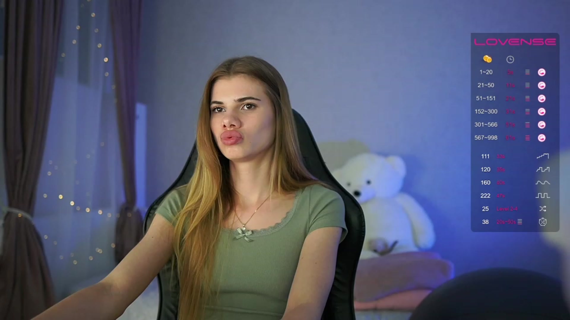 Gallery image thumbnail from RileyReid_18's myfreecams stream on, 05/05/2023, 17:43 image 18 of 20