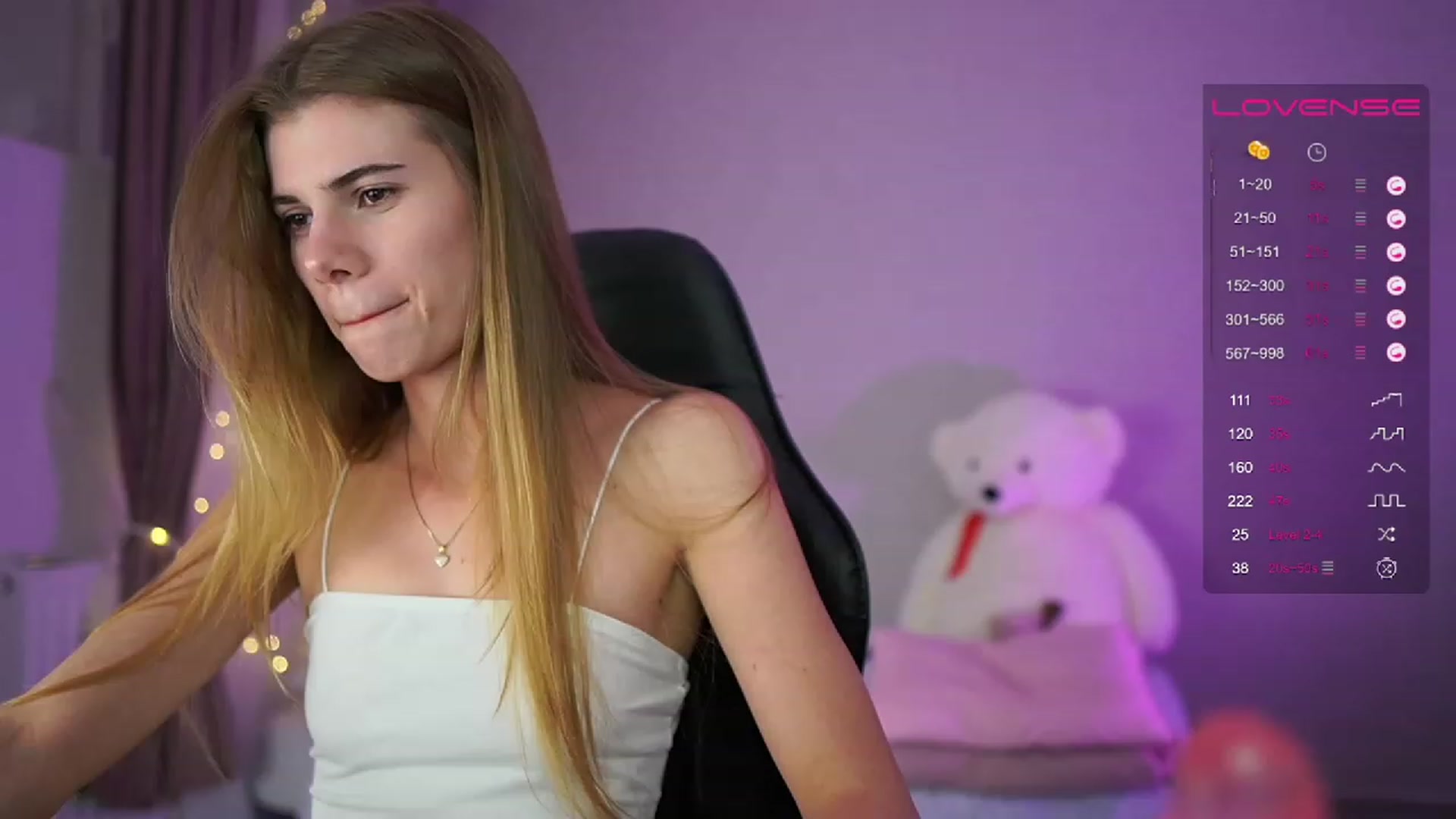 Gallery image thumbnail from RileyReid_18's myfreecams stream on, 05/21/2023, 18:33 image 11 of 20