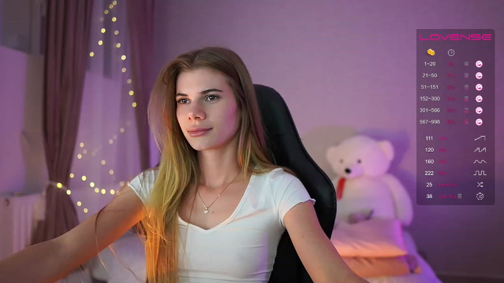 Gallery image thumbnail from RileyReid_18's myfreecams stream on, 05/21/2023, 20:31 image 17 of 20