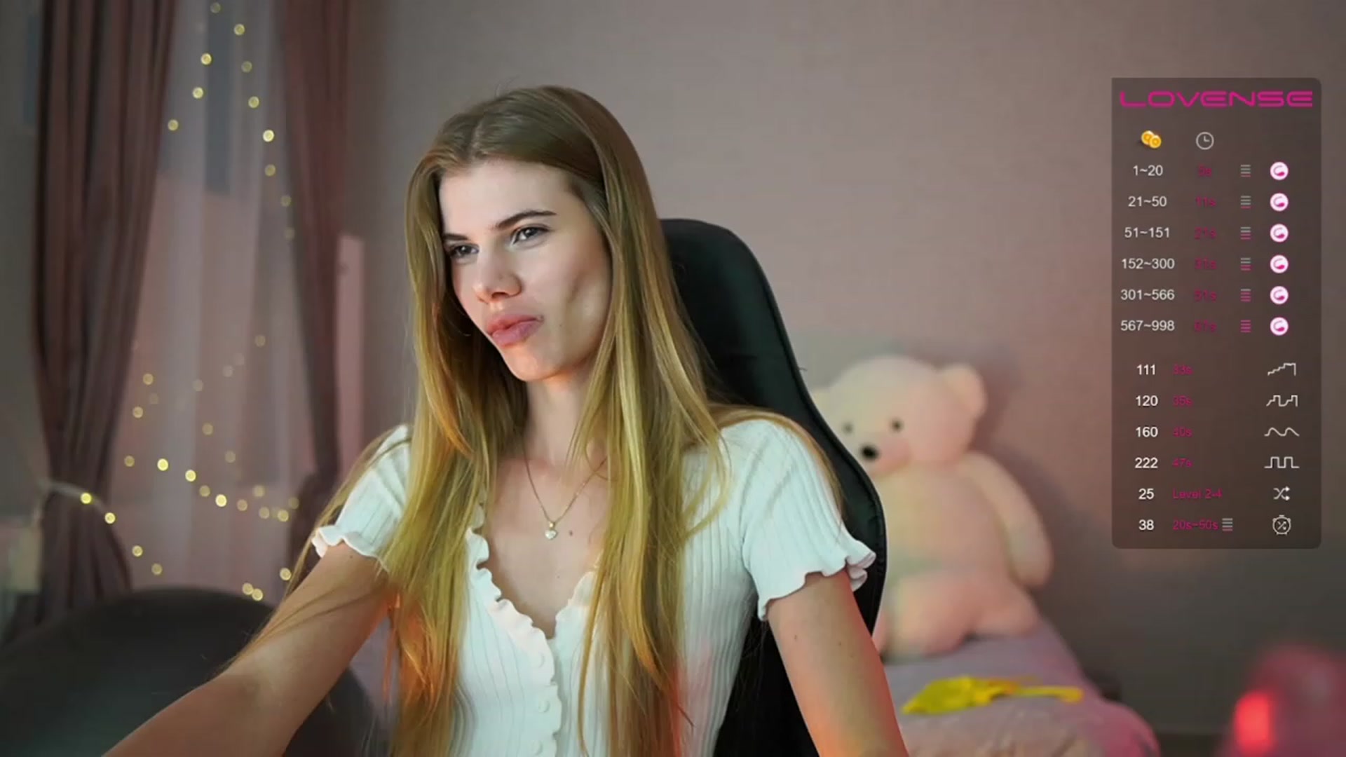 Gallery image thumbnail from RileyReid_18's myfreecams stream on, 05/27/2023, 15:17 image 10 of 20