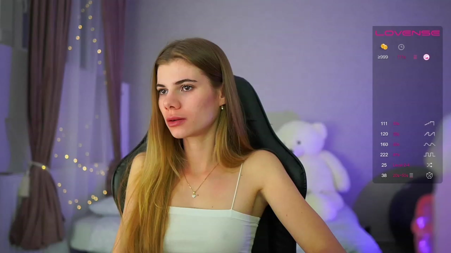 Gallery image thumbnail from RileyReid_18's myfreecams stream on, 05/31/2023, 19:34 image 17 of 20