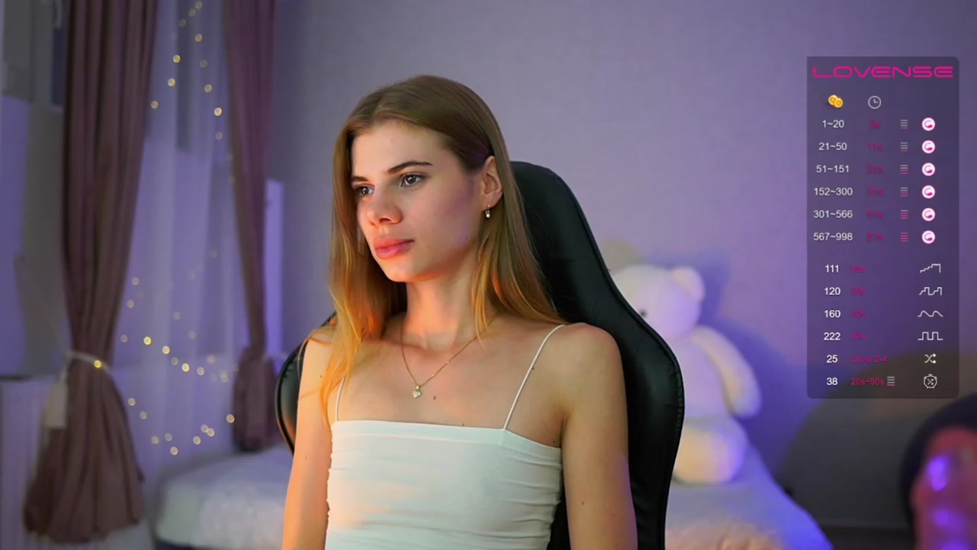 Gallery image thumbnail from RileyReid_18's myfreecams stream on, 05/31/2023, 23:18 image 8 of 20