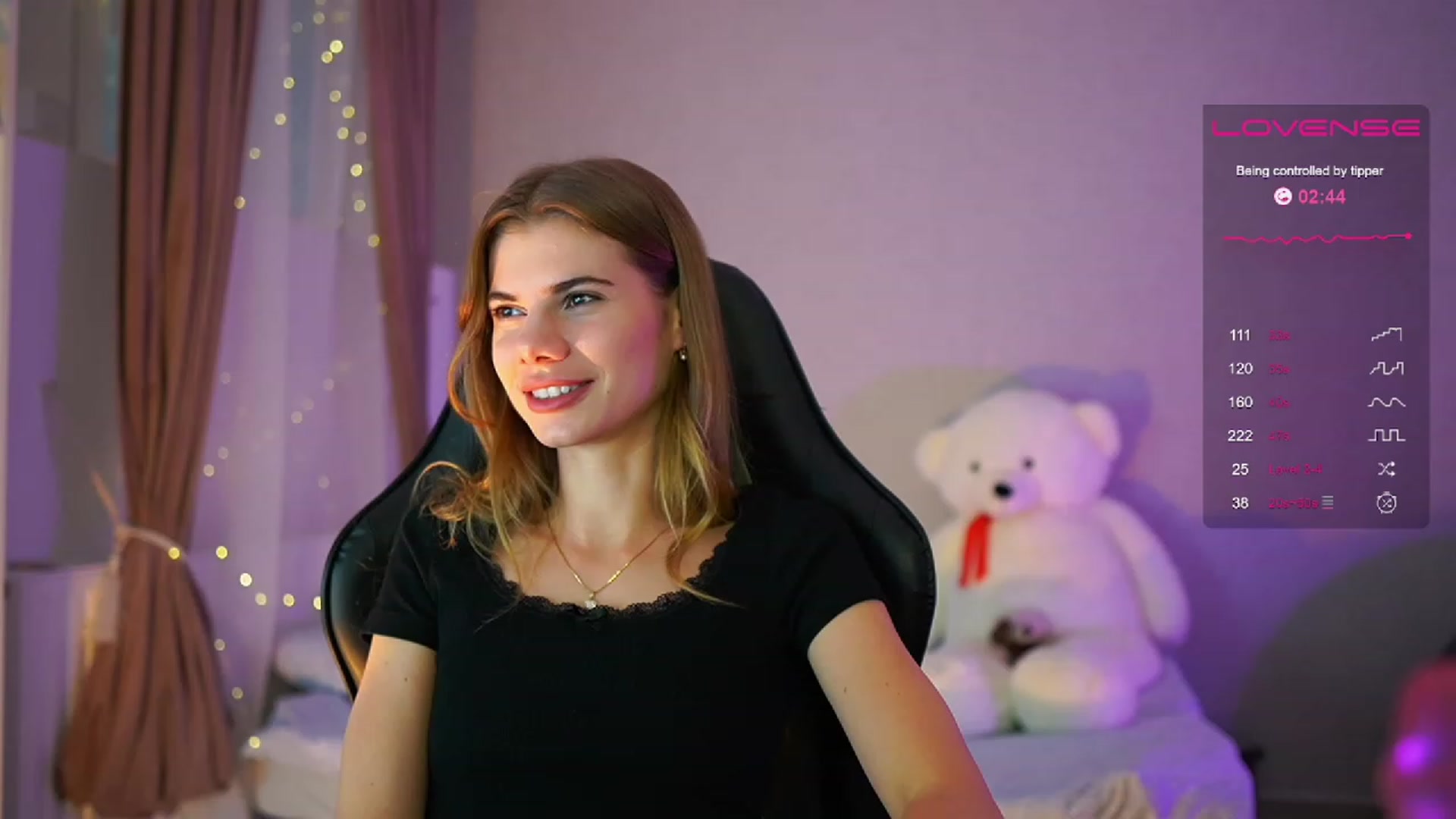 Gallery image thumbnail from RileyReid_18's myfreecams stream on, 06/06/2023, 14:19 image 10 of 20