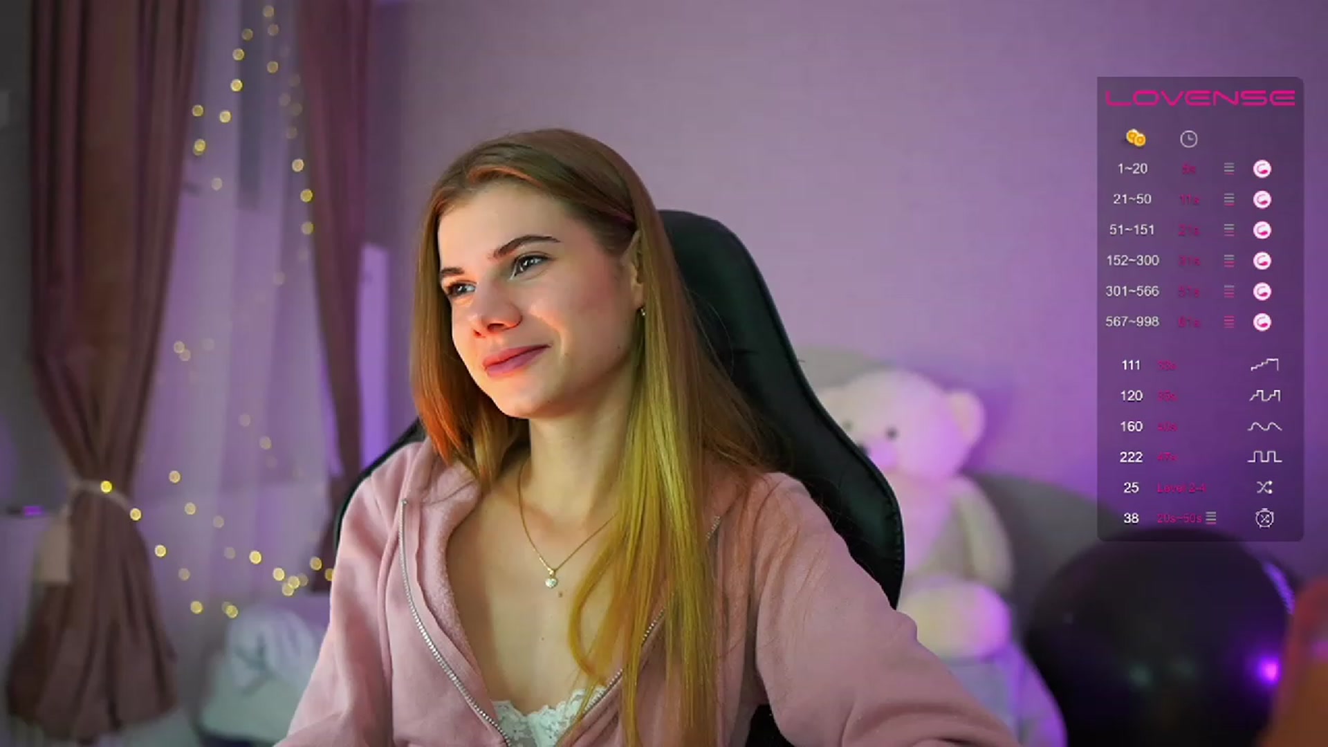 Gallery image thumbnail from RileyReid_18's myfreecams stream on, 06/16/2023, 18:42 image 10 of 20