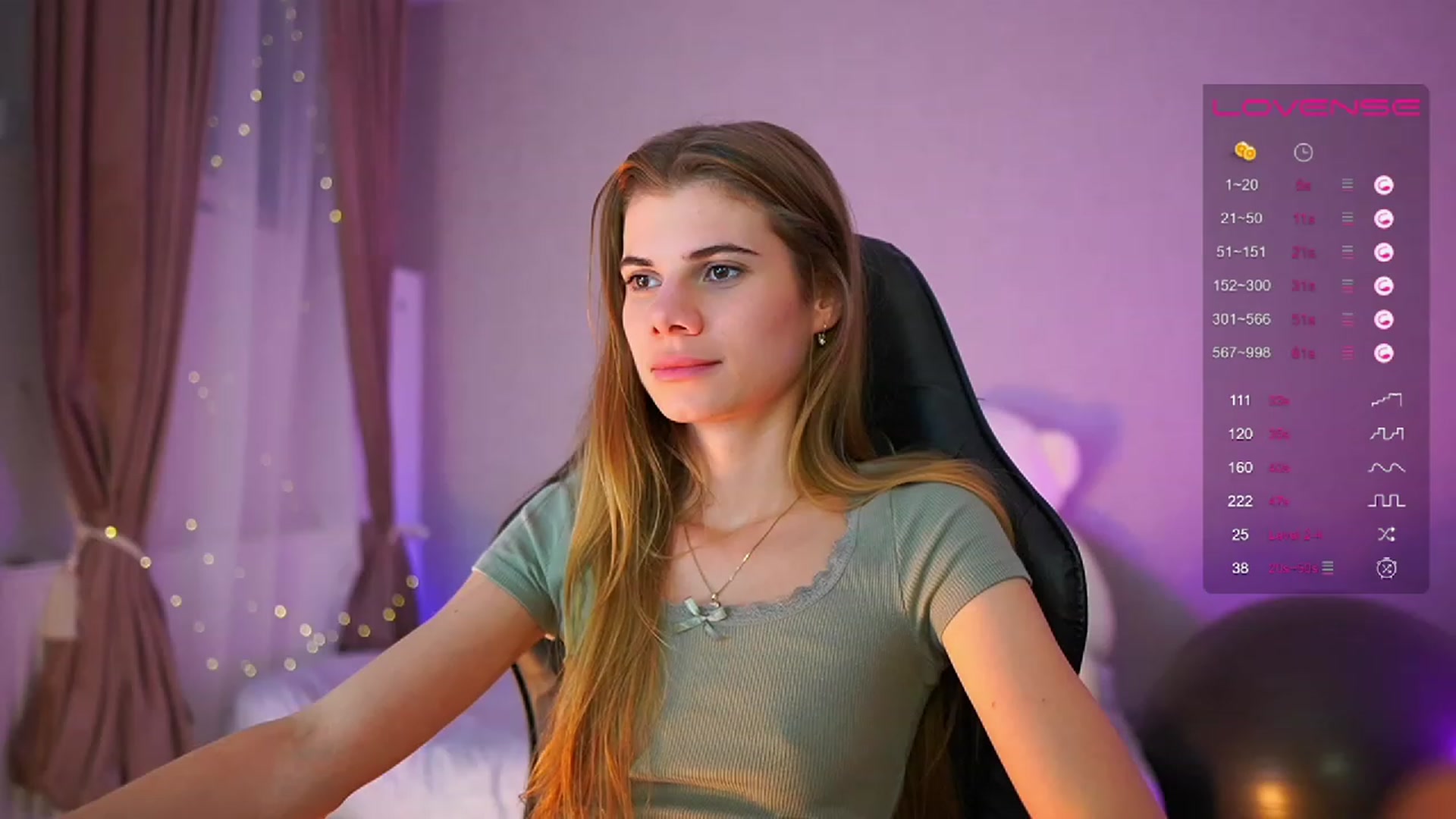 Gallery image thumbnail from RileyReid_18's myfreecams stream on, 06/18/2023, 18:00 image 12 of 20
