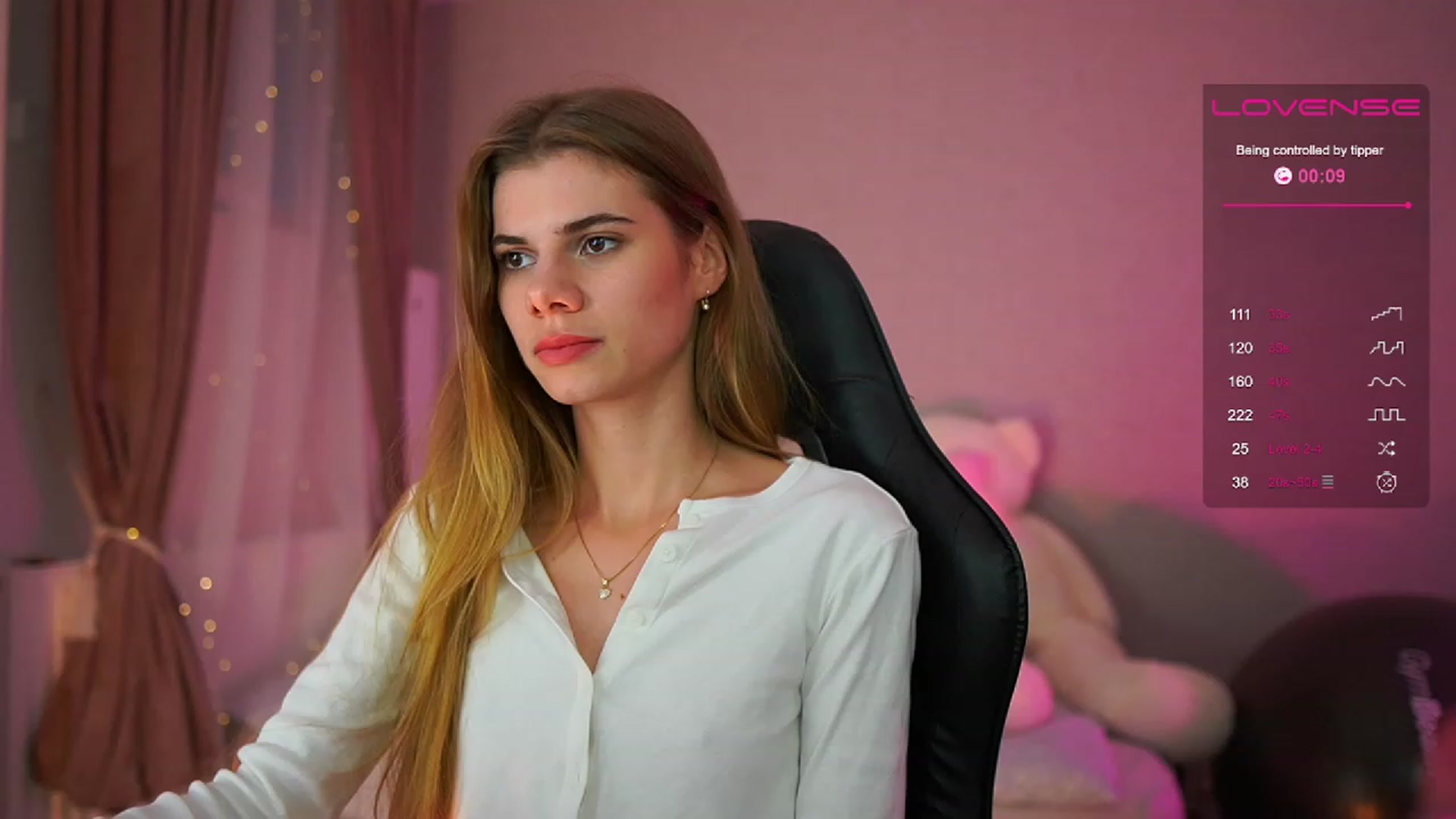Gallery image thumbnail from RileyReid_18's myfreecams stream on, 06/21/2023, 17:54 image 14 of 20