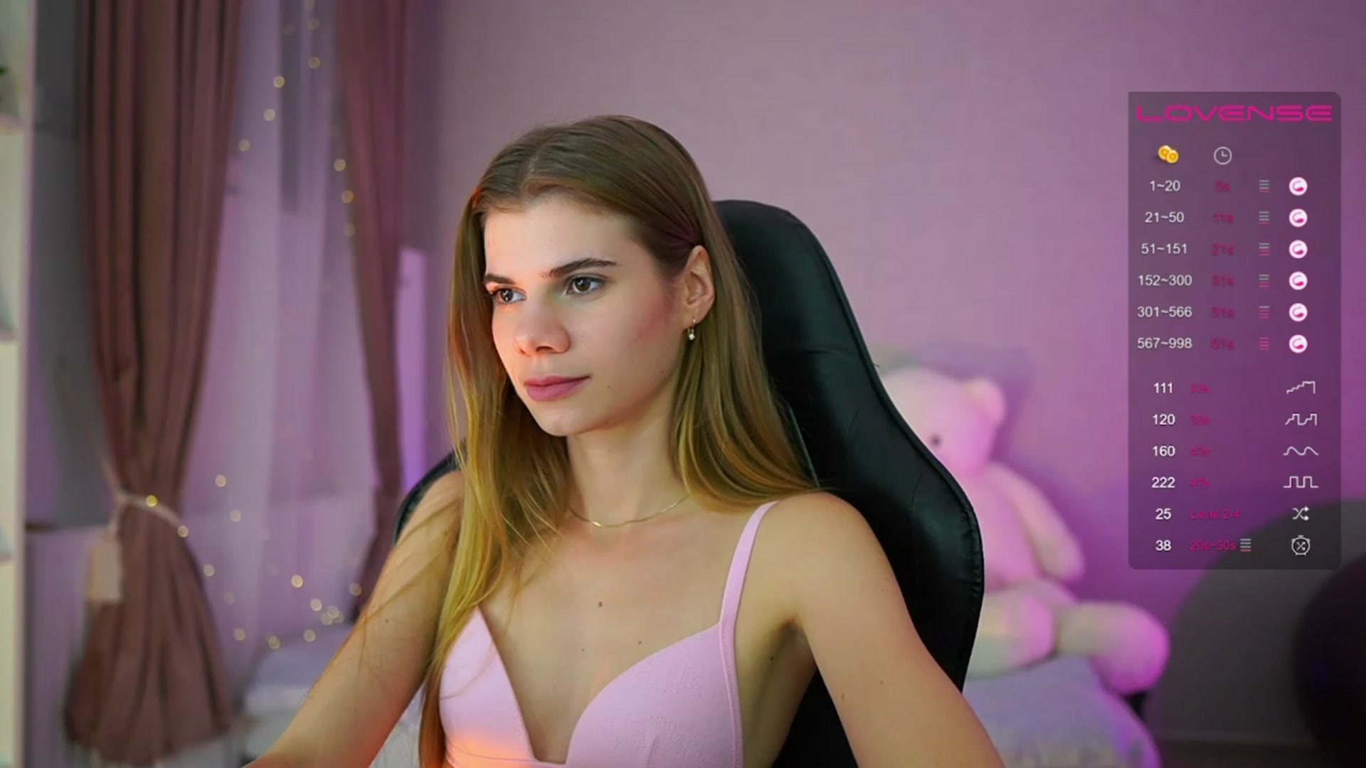 Gallery image thumbnail from RileyReid_18's myfreecams stream on, 06/25/2023, 22:29 image 8 of 20