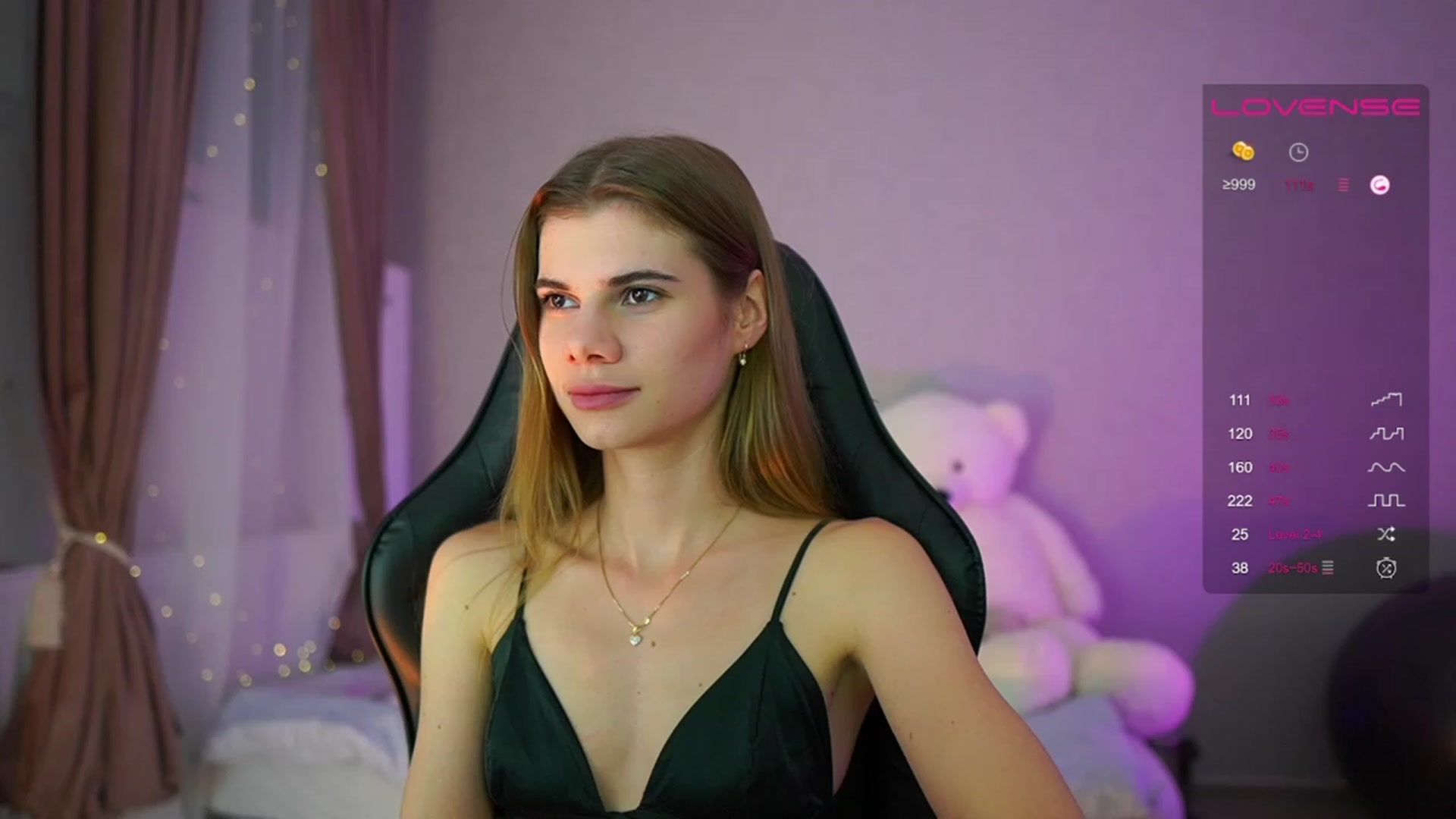 Gallery image thumbnail from RileyReid_18's myfreecams stream on, 06/27/2023, 16:16 image 6 of 20