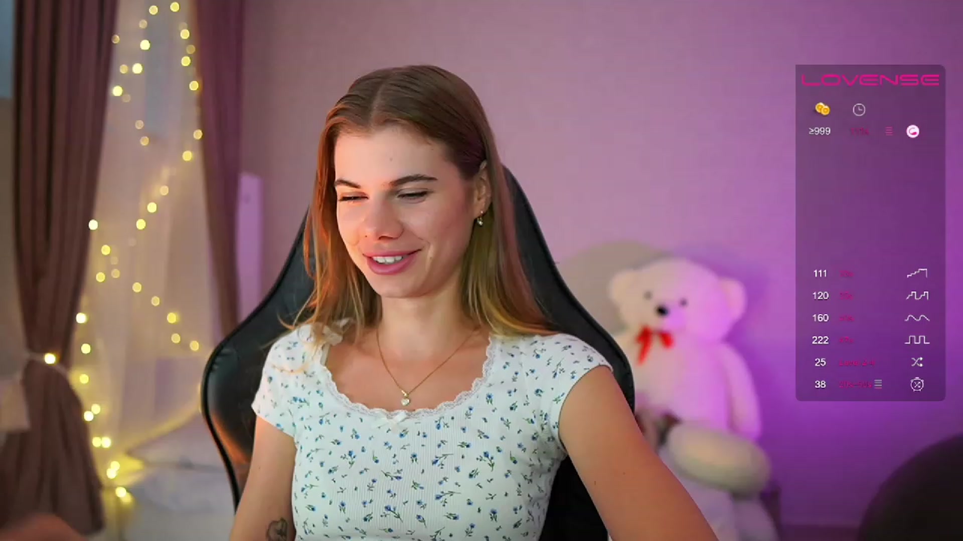 Gallery image thumbnail from RileyReid_18's myfreecams stream on, 07/14/2023, 14:03 image 11 of 20