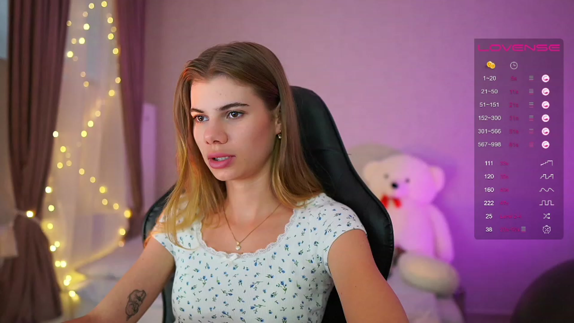 Gallery image thumbnail from RileyReid_18's myfreecams stream on, 07/14/2023, 14:03 image 8 of 20