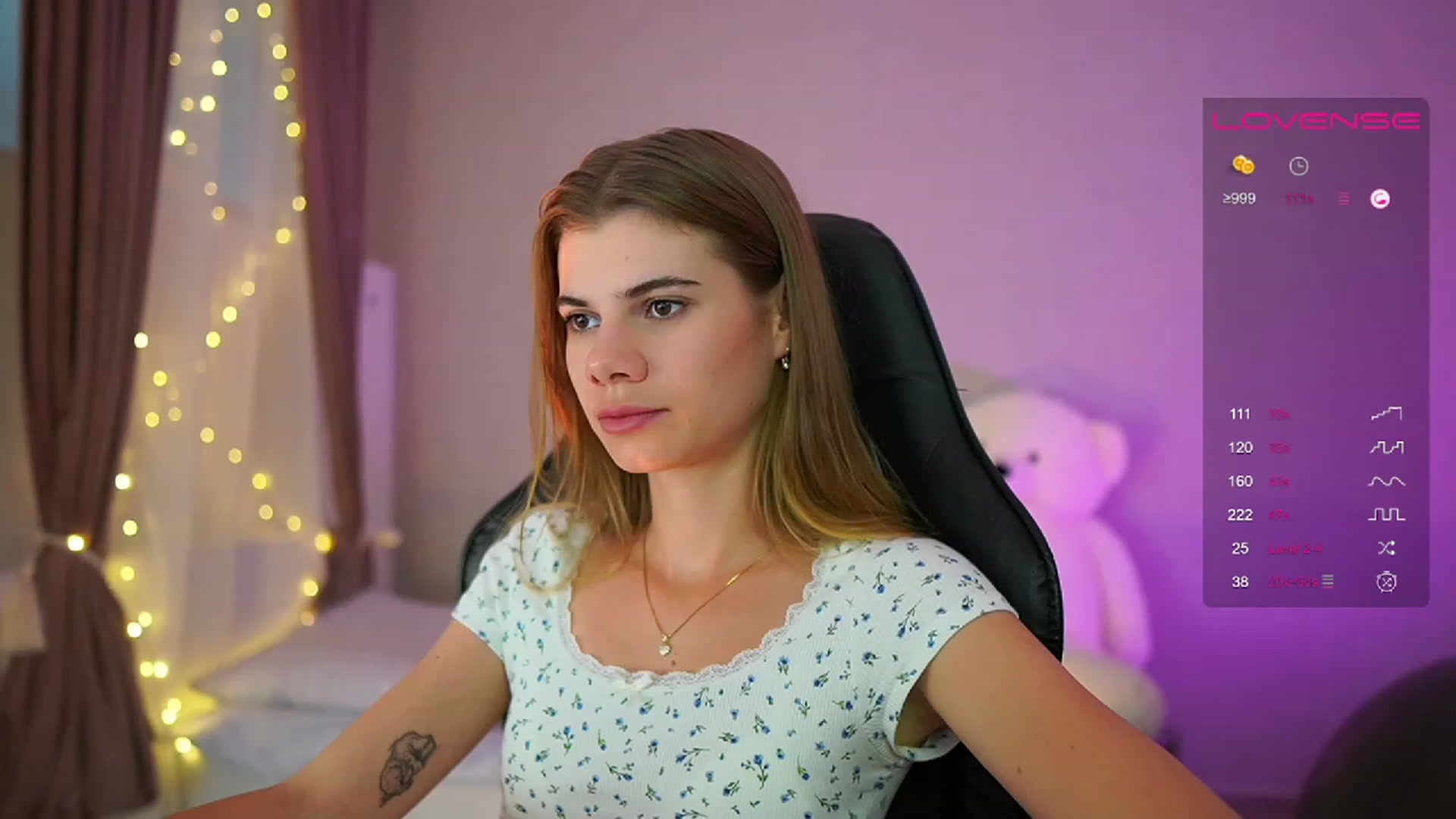 Gallery image thumbnail from RileyReid_18's myfreecams stream on, 07/14/2023, 14:03 image 12 of 20