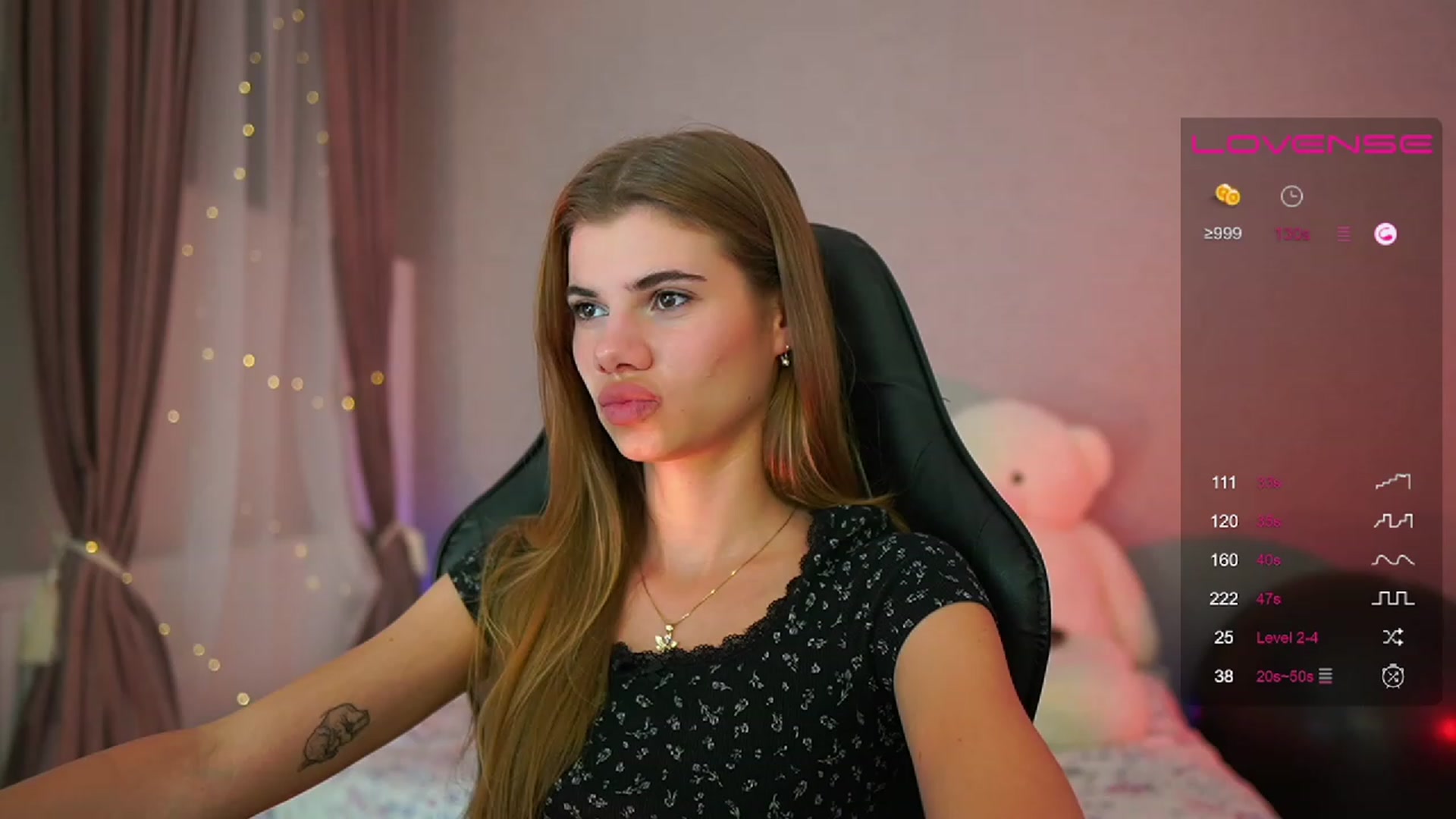 Gallery image thumbnail from RileyReid_18's myfreecams stream on, 08/06/2023, 23:45 image 9 of 20
