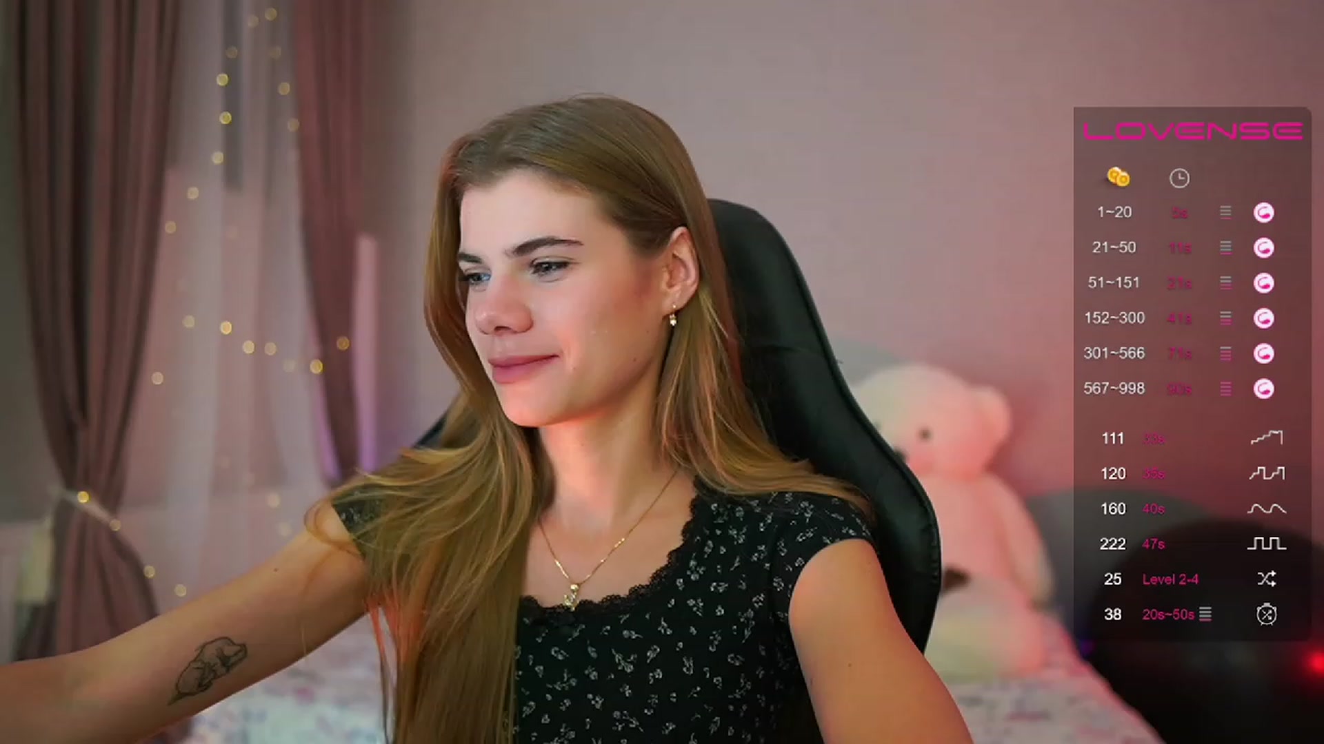 Gallery image thumbnail from RileyReid_18's myfreecams stream on, 08/06/2023, 23:45 image 4 of 20
