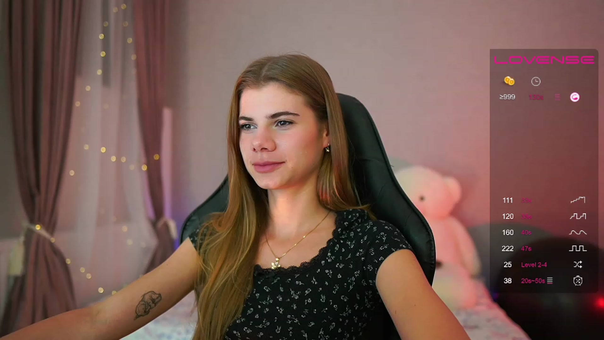 Gallery image thumbnail from RileyReid_18's myfreecams stream on, 08/06/2023, 23:45 image 10 of 20