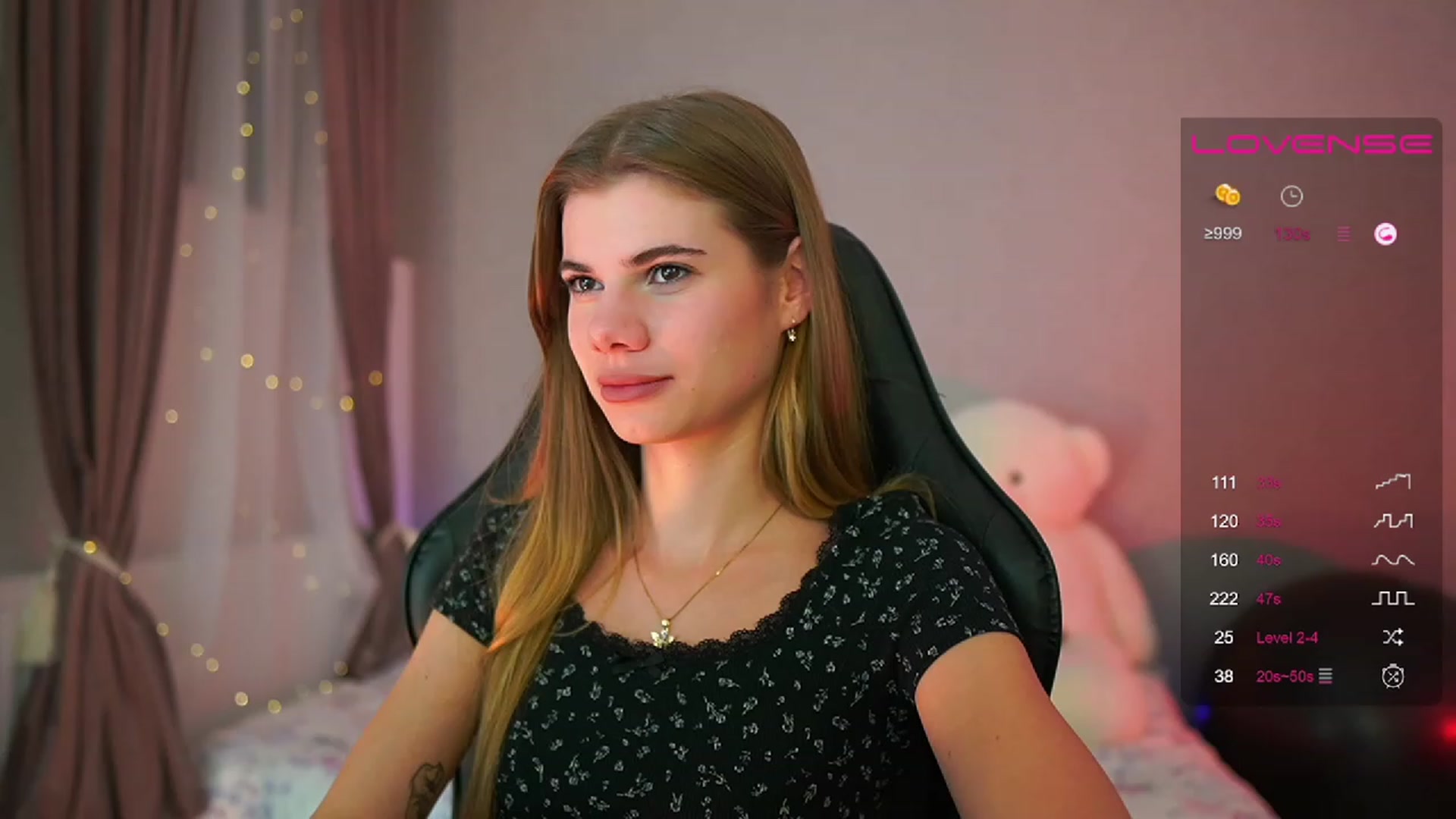 Gallery image thumbnail from RileyReid_18's myfreecams stream on, 08/07/2023, 24:02 image 6 of 20