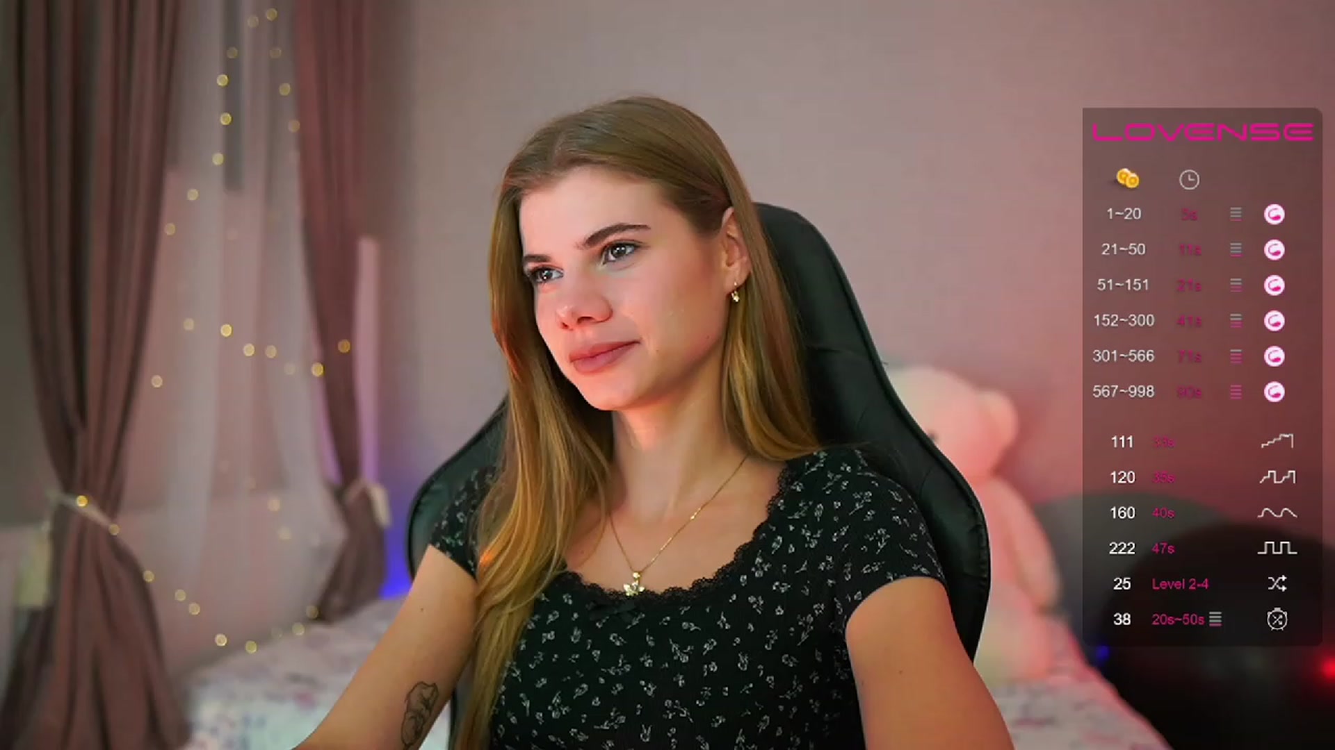 Gallery image thumbnail from RileyReid_18's myfreecams stream on, 08/07/2023, 24:02 image 4 of 20