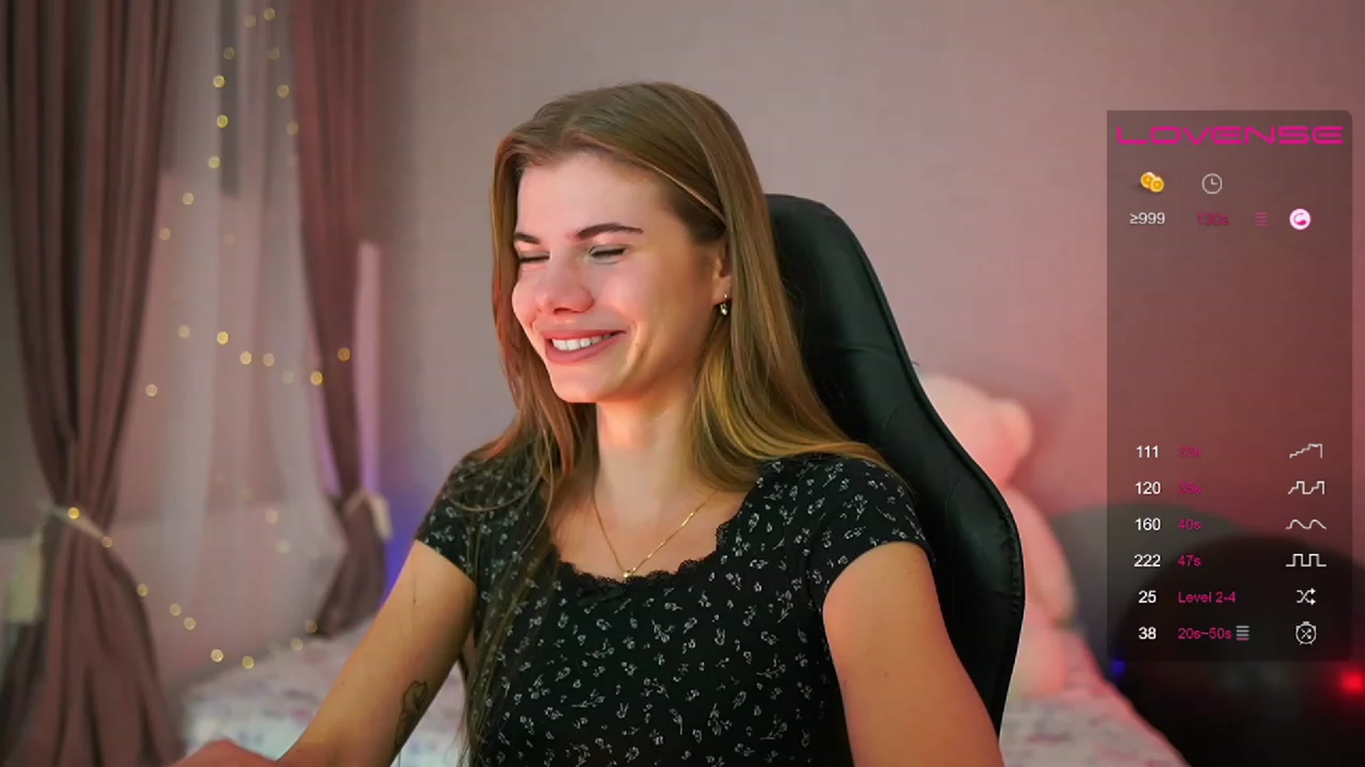 Gallery image thumbnail from RileyReid_18's myfreecams stream on, 08/07/2023, 24:02 image 13 of 20
