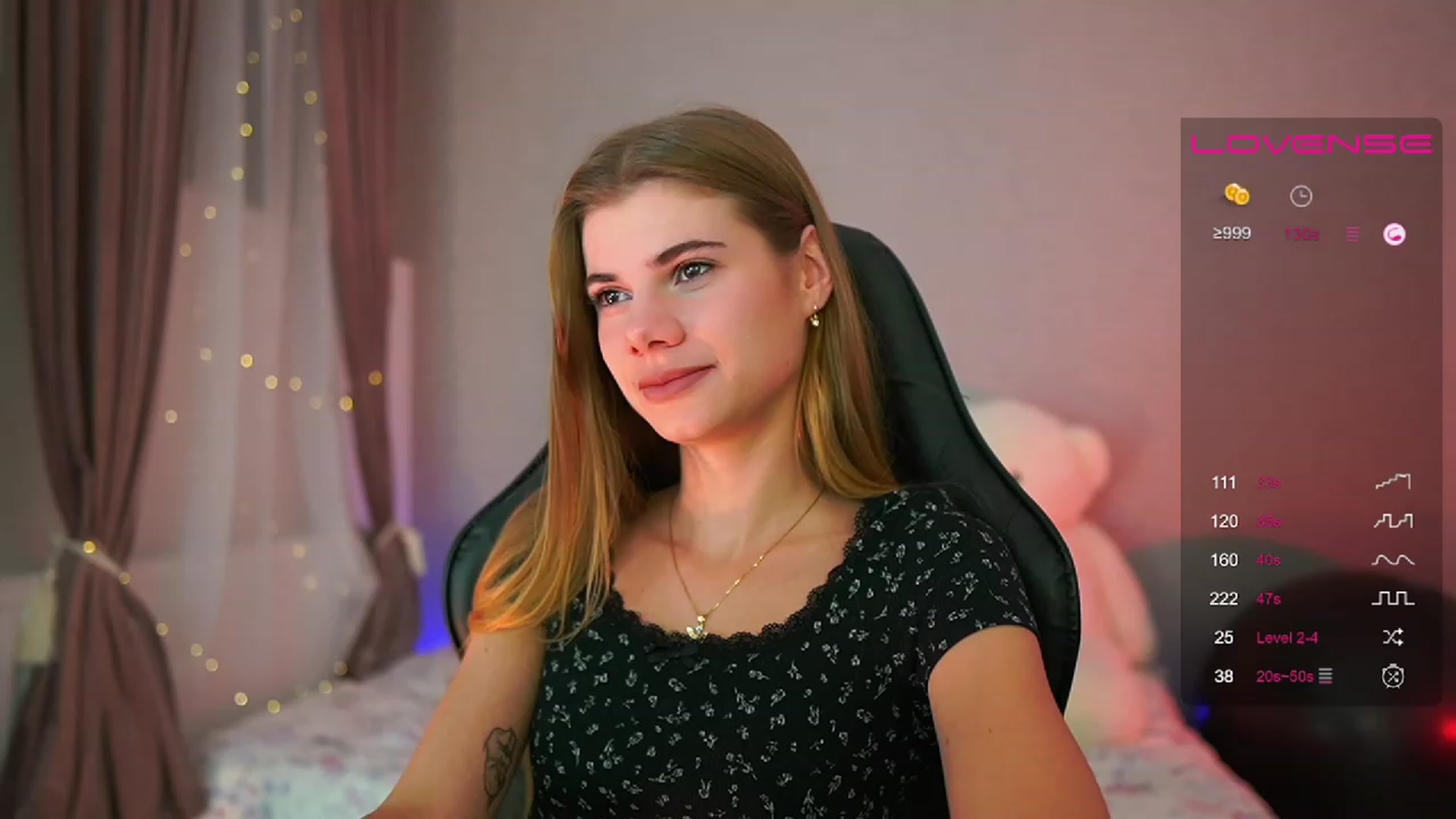 Gallery image thumbnail from RileyReid_18's myfreecams stream on, 08/07/2023, 24:02 image 3 of 20