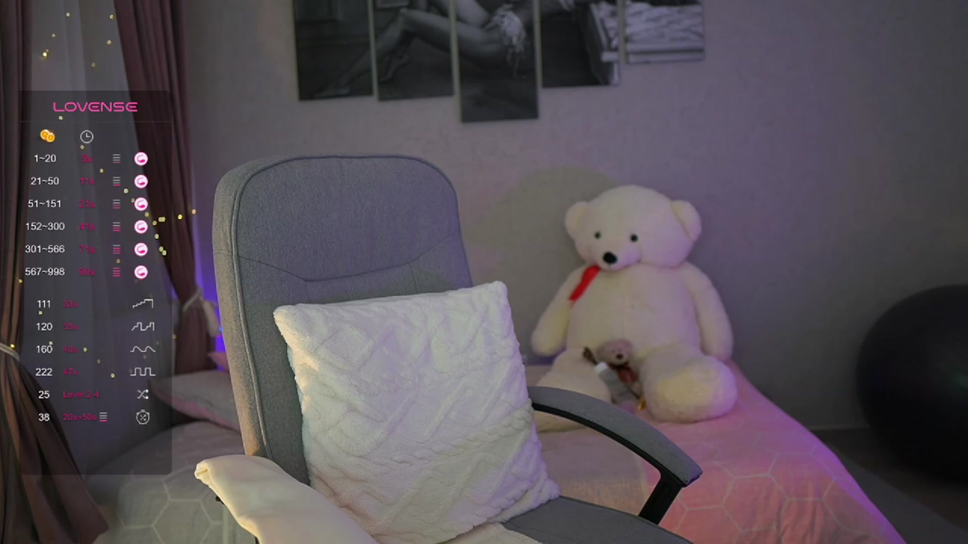 Gallery image thumbnail from RileyReid_18's myfreecams stream on, 10/04/2023, 20:45 image 4 of 20