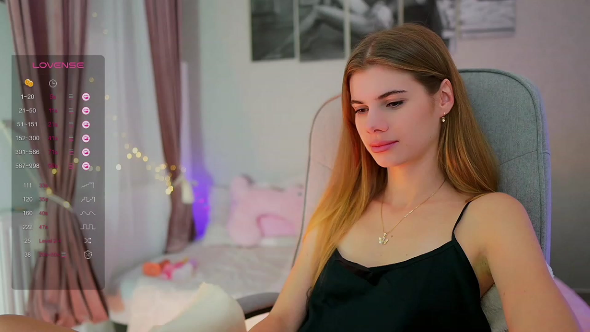 Gallery image thumbnail from RileyReid_18's myfreecams stream on, 10/10/2023, 14:21 image 10 of 20