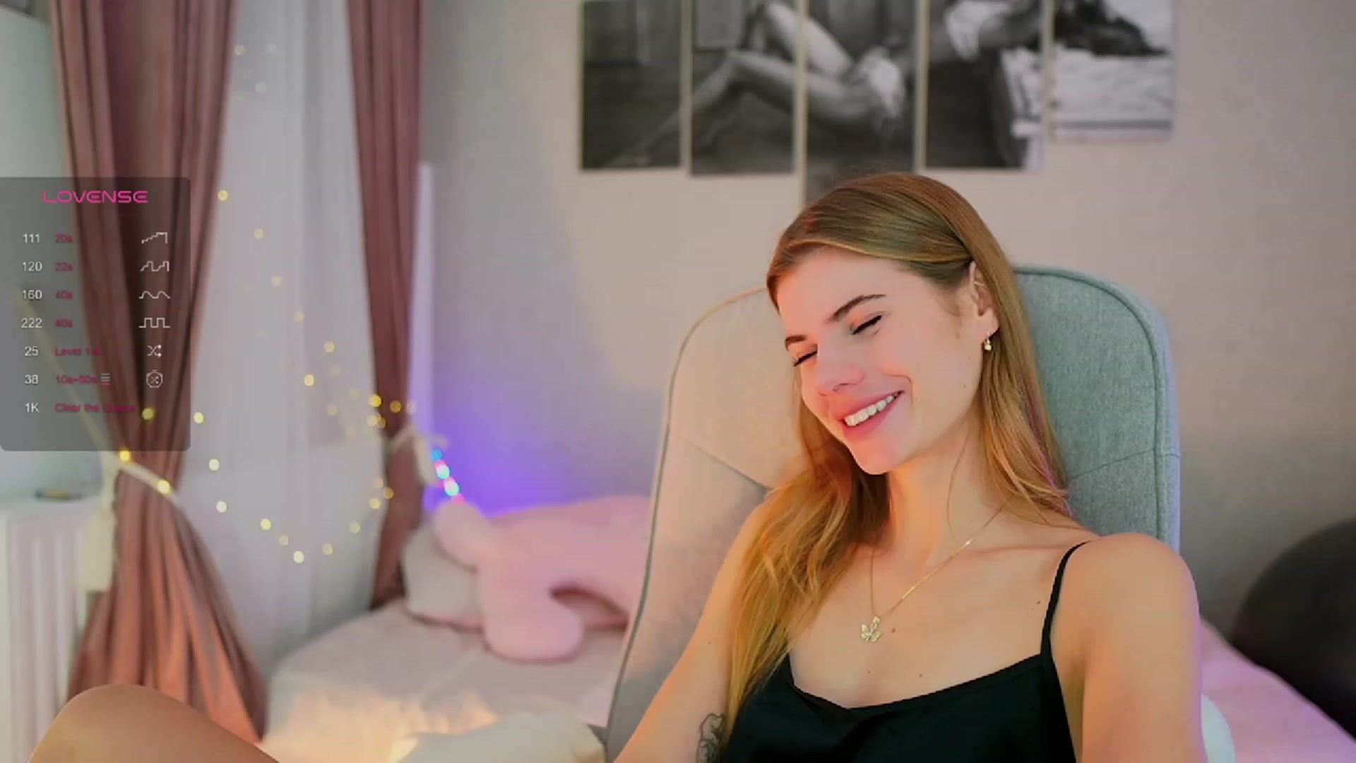 Gallery image thumbnail from RileyReid_18's myfreecams stream on, 10/17/2023, 14:12 image 10 of 20