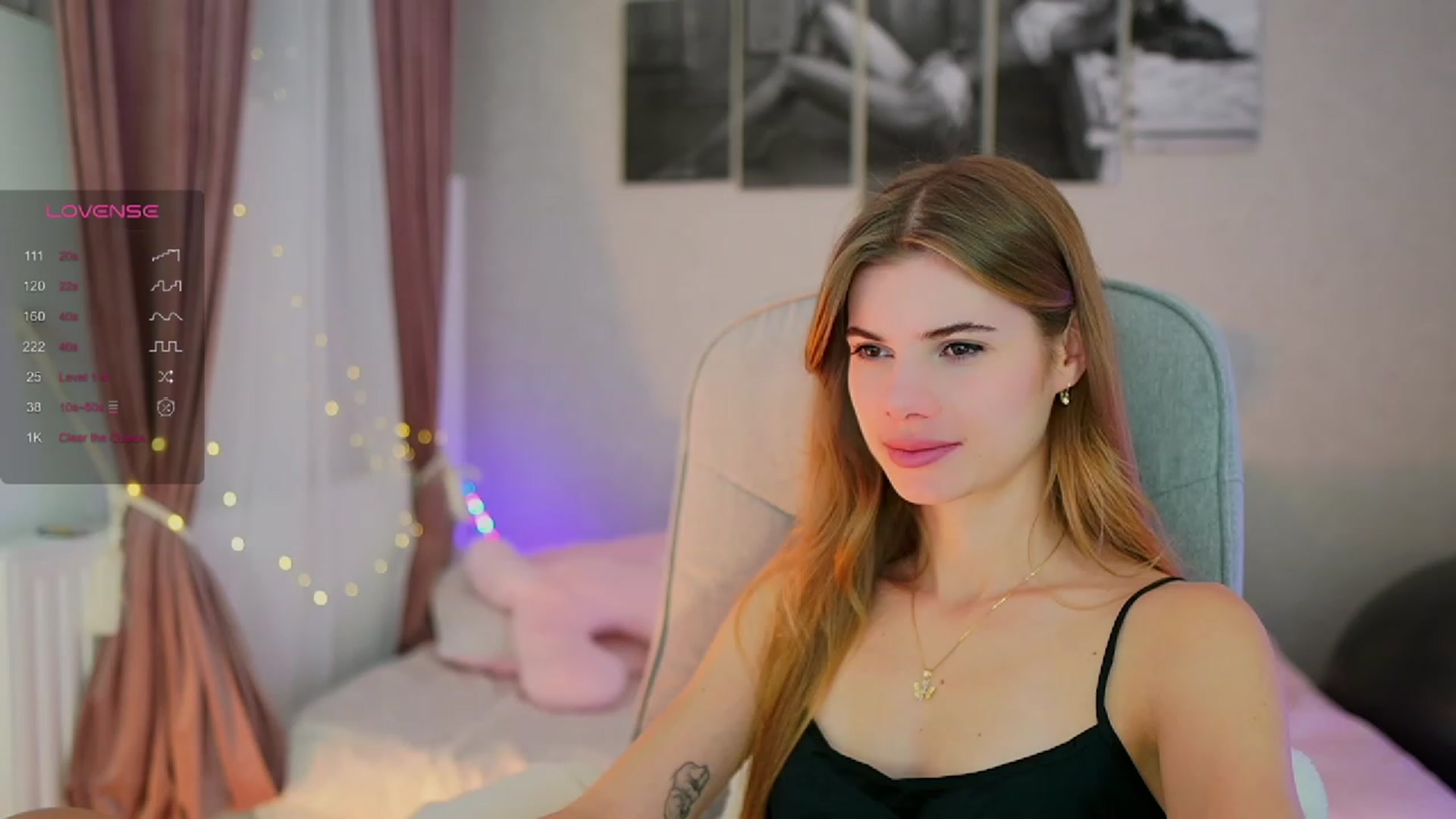 Gallery image thumbnail from RileyReid_18's myfreecams stream on, 10/17/2023, 14:12 image 5 of 20