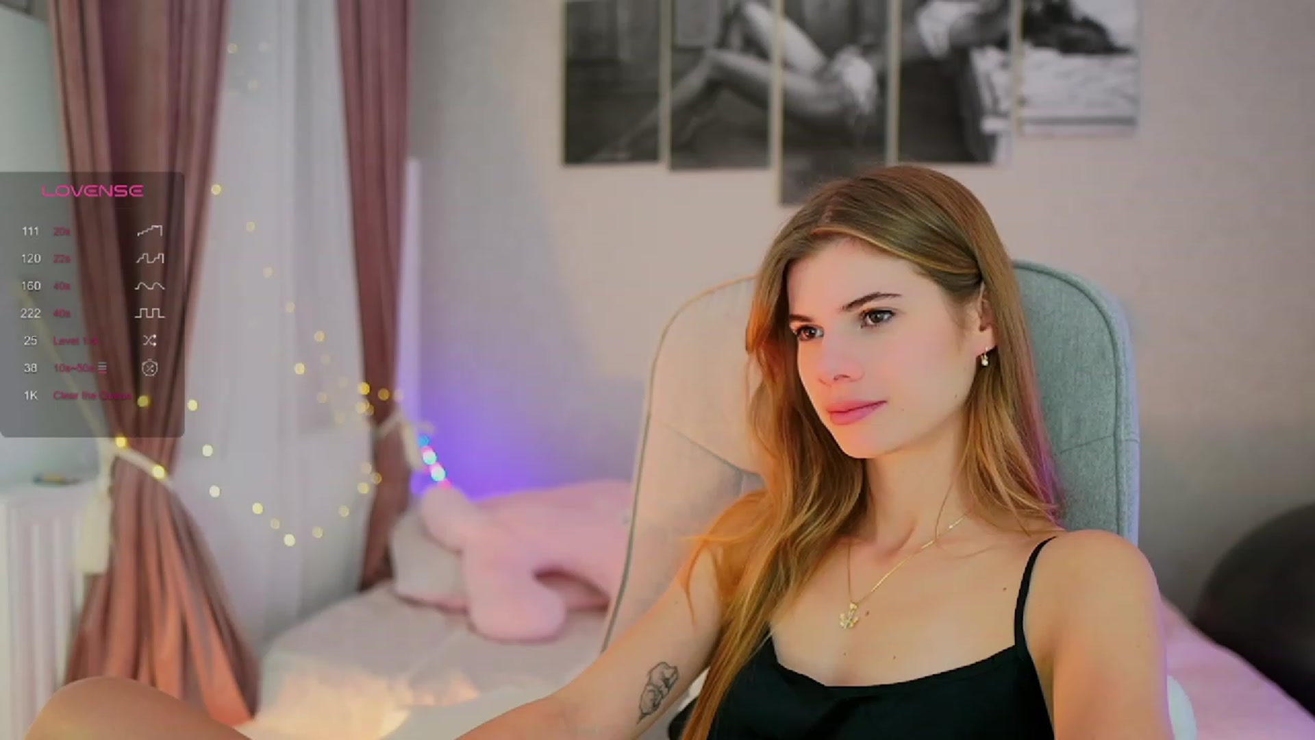 Gallery image thumbnail from RileyReid_18's myfreecams stream on, 10/17/2023, 14:12 image 11 of 20