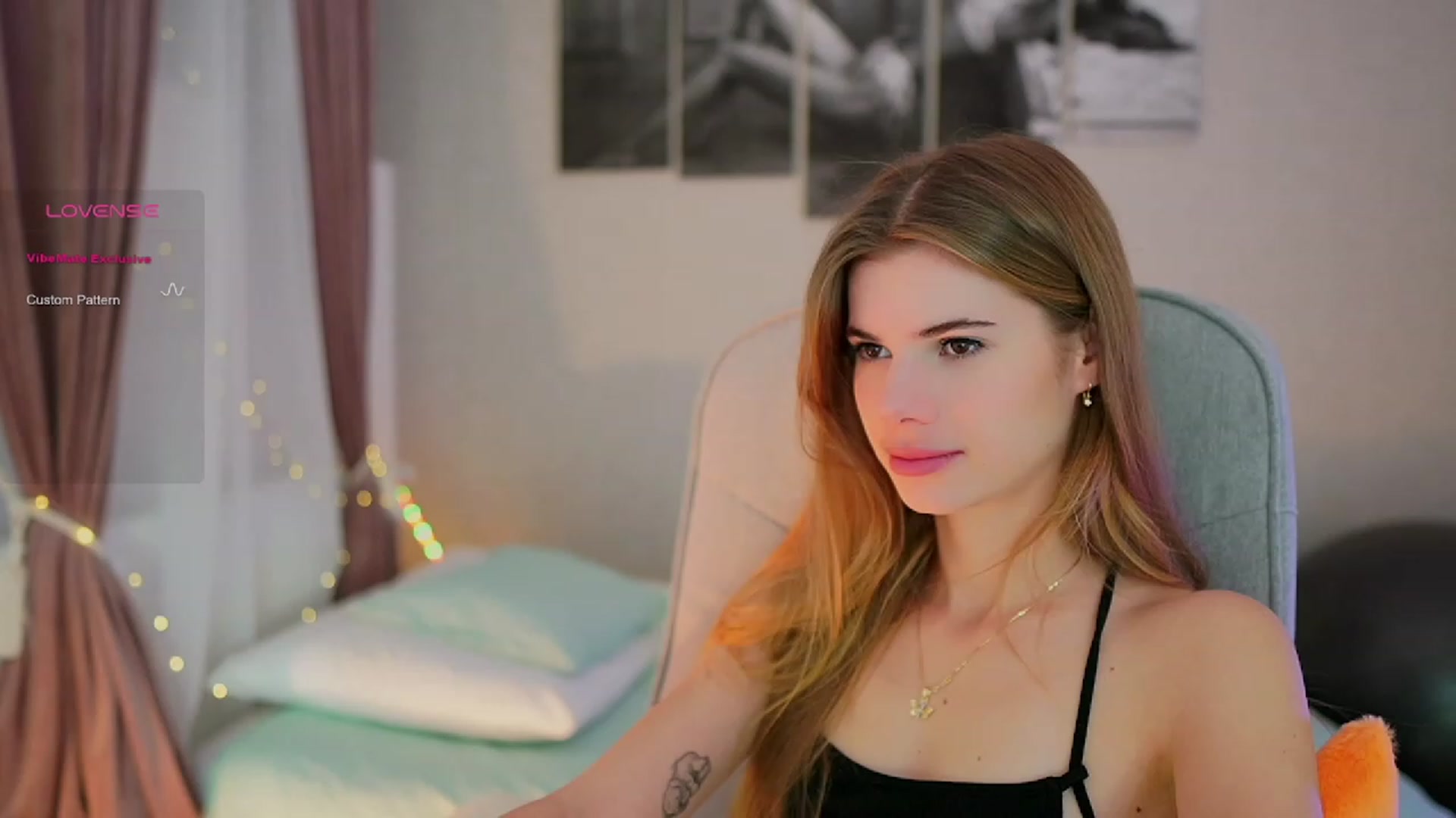 Gallery image thumbnail from RileyReid_18's myfreecams stream on, 10/18/2023, 14:16 image 5 of 20