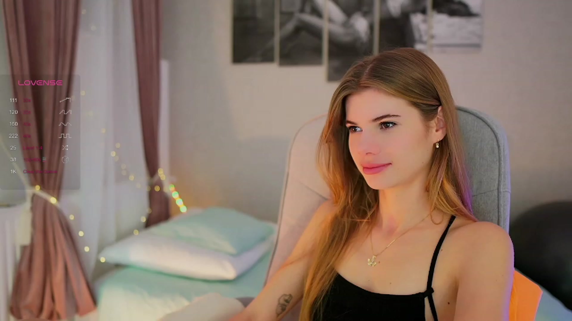 Gallery image thumbnail from RileyReid_18's myfreecams stream on, 10/18/2023, 14:16 image 11 of 20