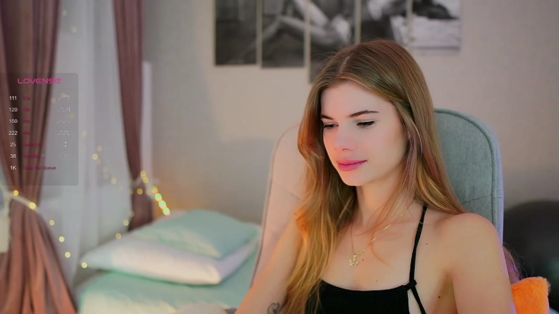 Gallery image thumbnail from RileyReid_18's myfreecams stream on, 10/18/2023, 14:16 image 4 of 20