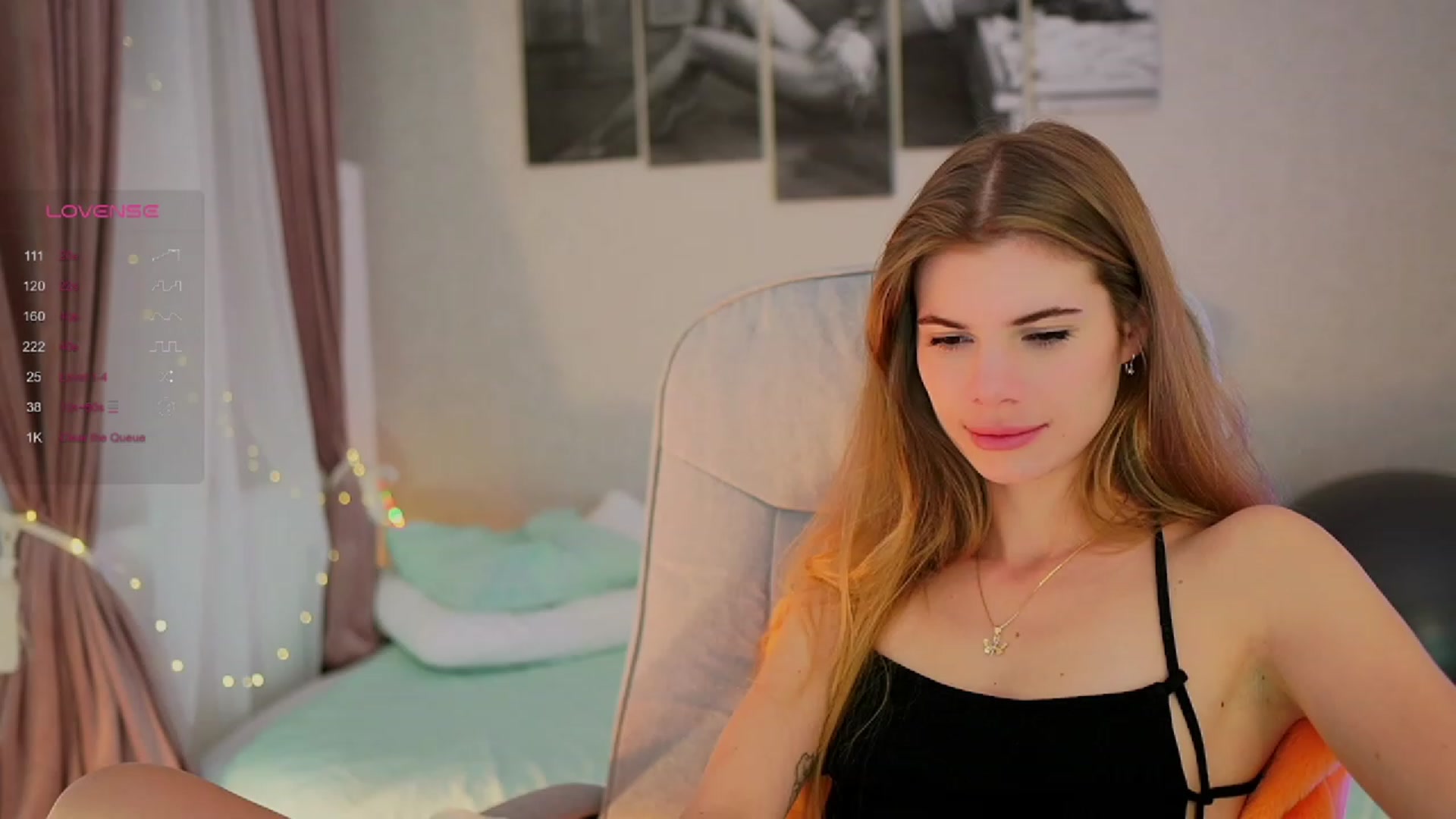 Gallery image thumbnail from RileyReid_18's myfreecams stream on, 10/18/2023, 14:16 image 20 of 20