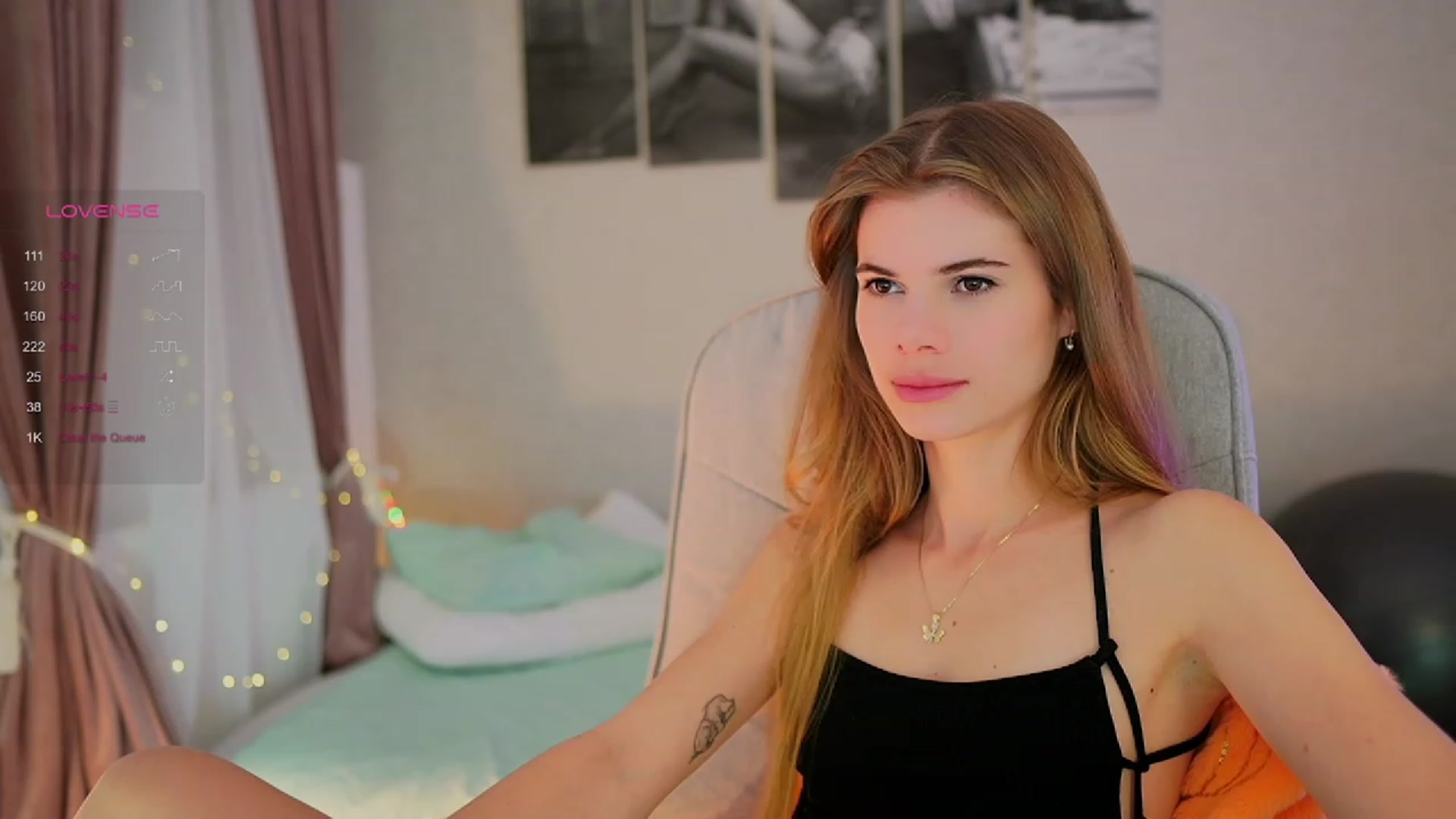 Gallery image thumbnail from RileyReid_18's myfreecams stream on, 10/18/2023, 14:16 image 19 of 20
