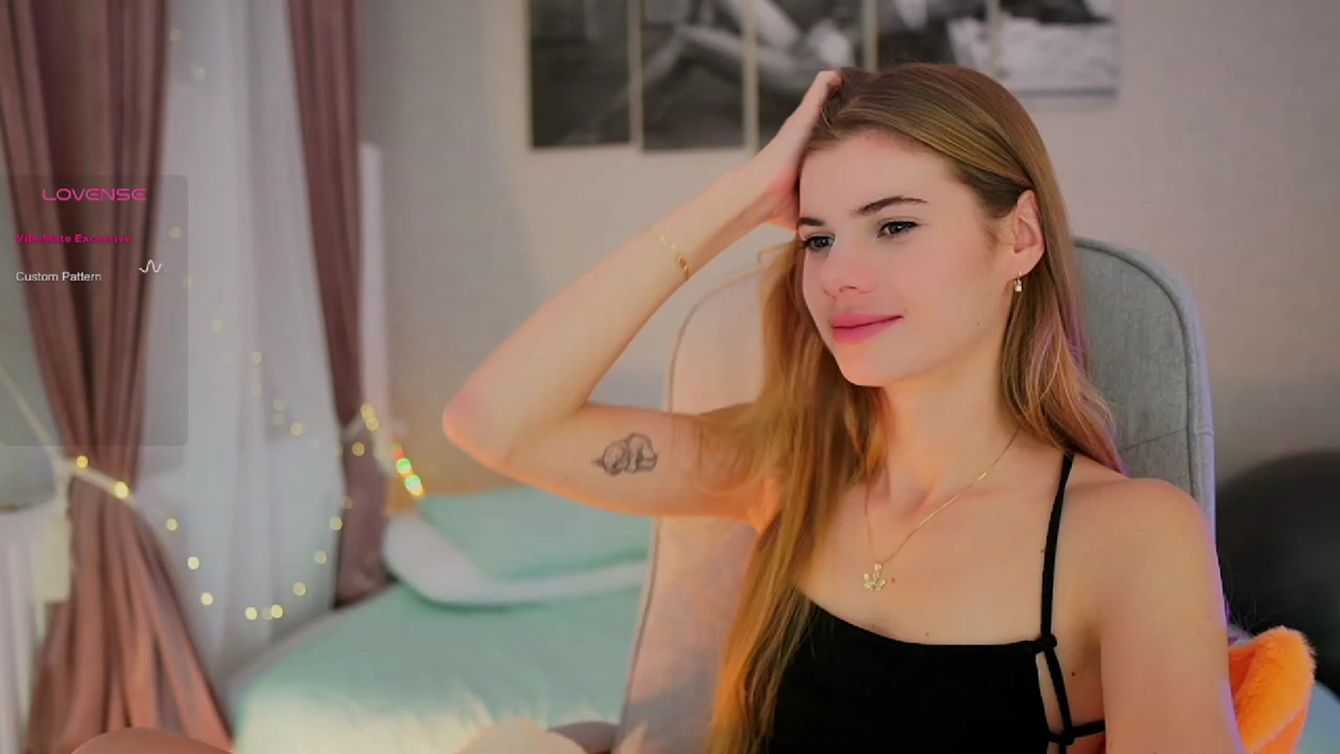 Gallery image thumbnail from RileyReid_18's myfreecams stream on, 10/18/2023, 14:16 image 14 of 20