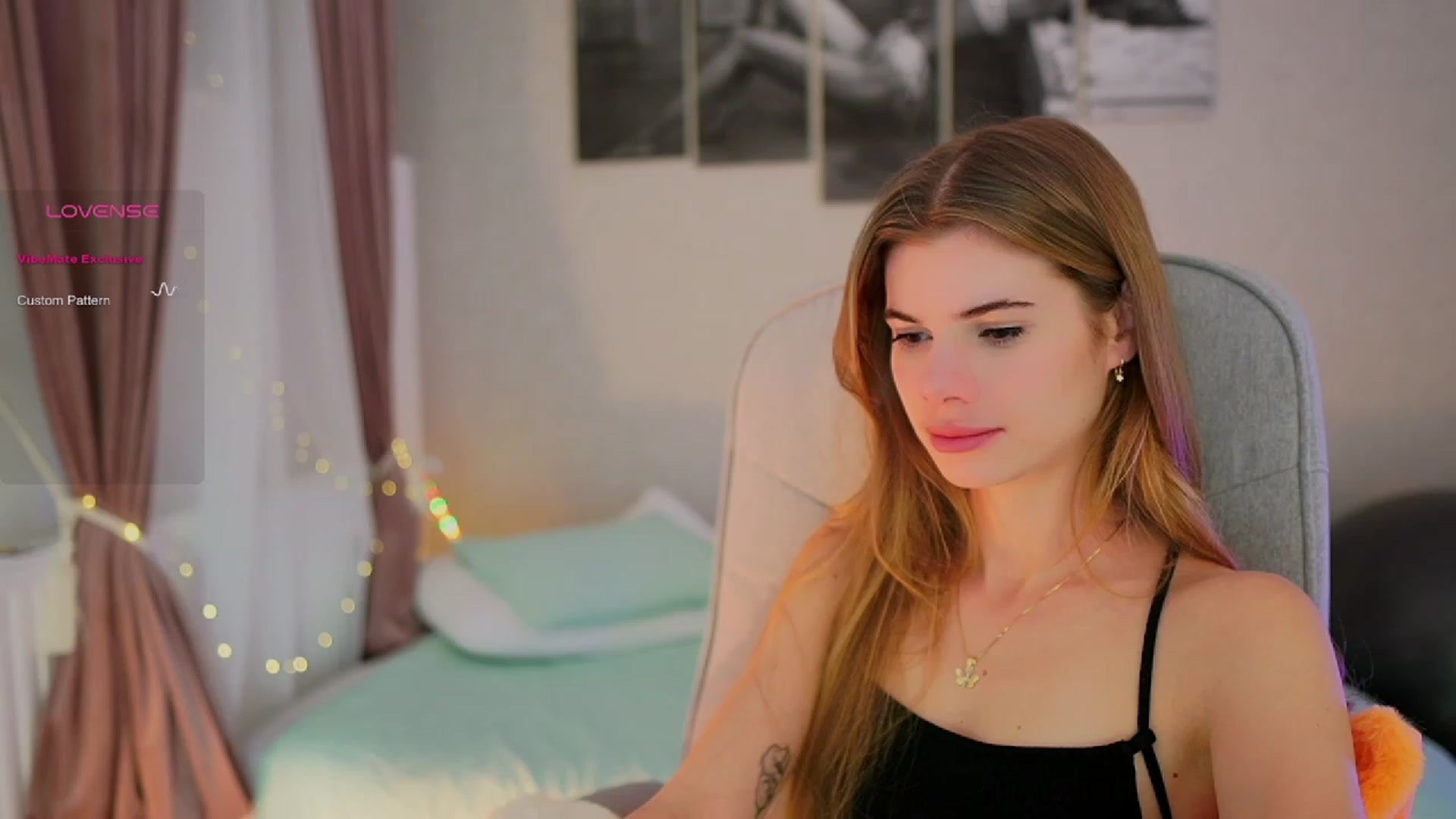Gallery image thumbnail from RileyReid_18's myfreecams stream on, 10/18/2023, 14:16 image 15 of 20