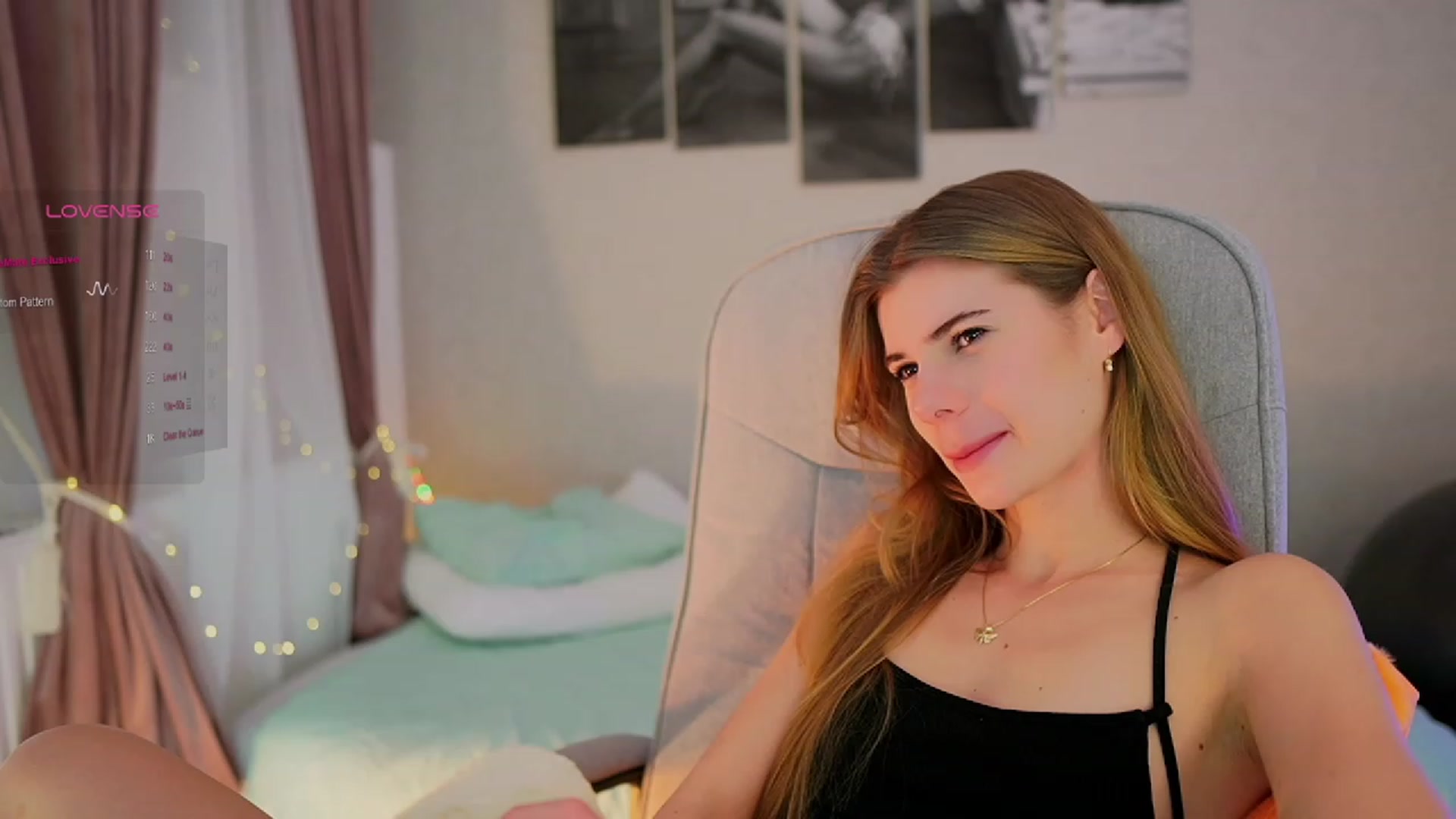 Gallery image thumbnail from RileyReid_18's myfreecams stream on, 10/18/2023, 15:34 image 12 of 20