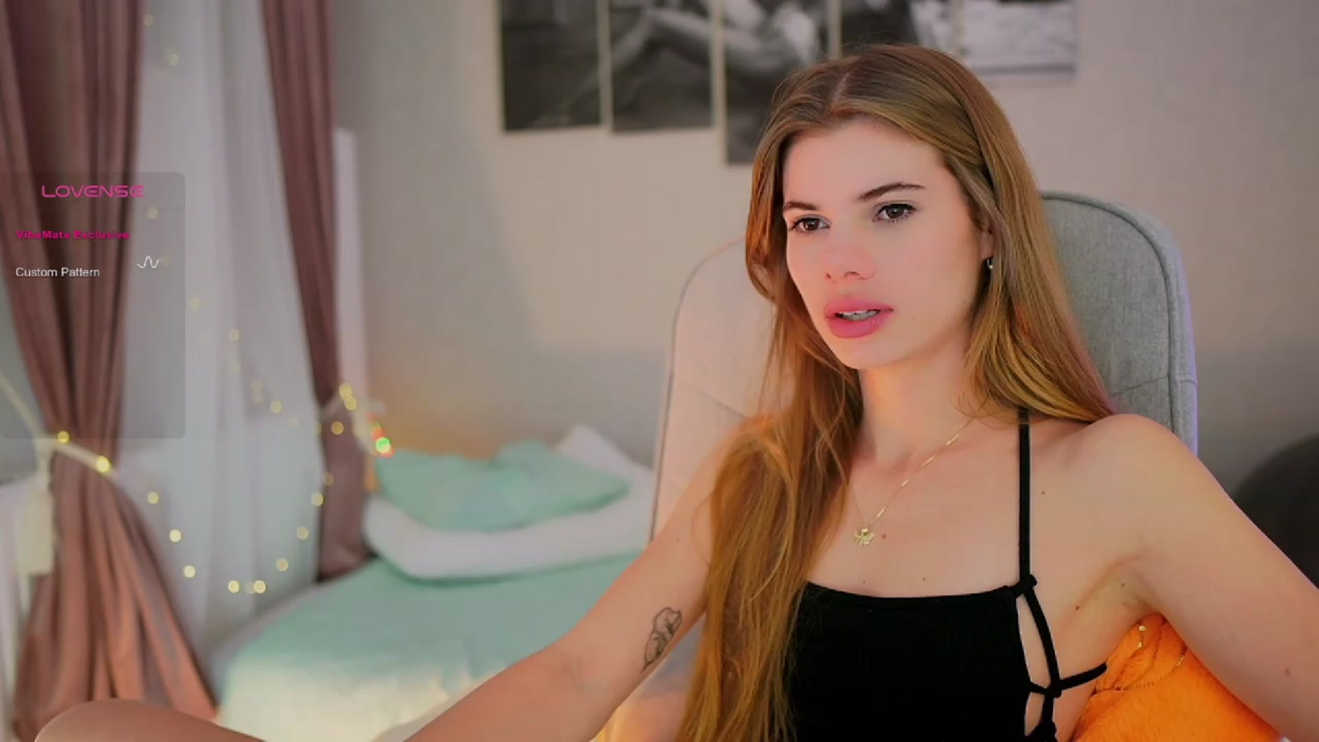 Gallery image thumbnail from RileyReid_18's myfreecams stream on, 10/18/2023, 15:34 image 5 of 20