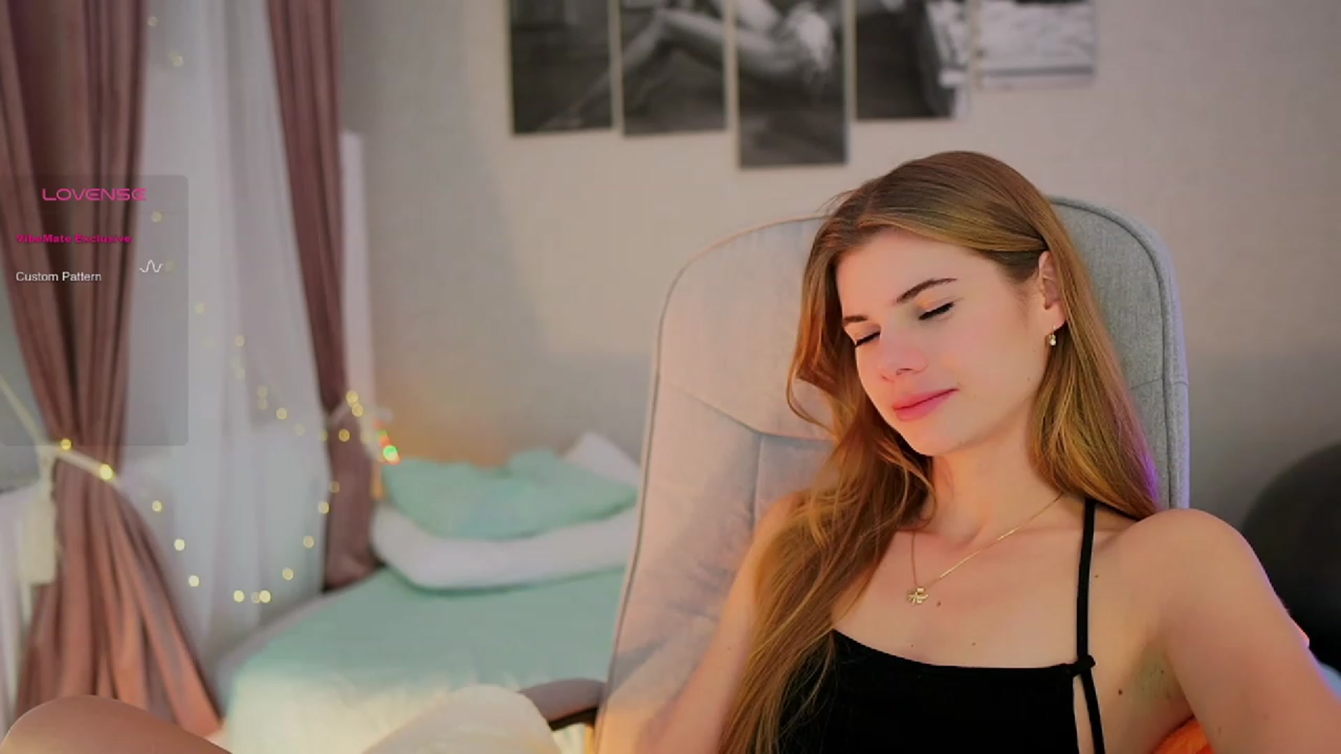 Gallery image thumbnail from RileyReid_18's myfreecams stream on, 10/18/2023, 15:34 image 9 of 20