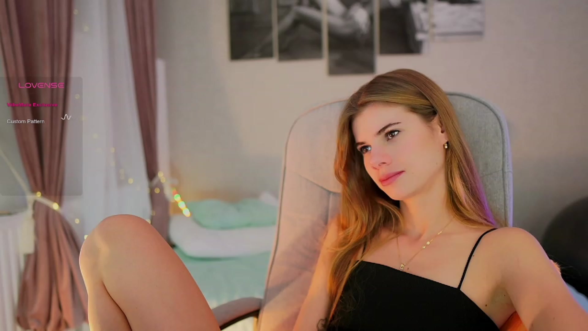 Gallery image thumbnail from RileyReid_18's myfreecams stream on, 10/18/2023, 17:56 image 7 of 20