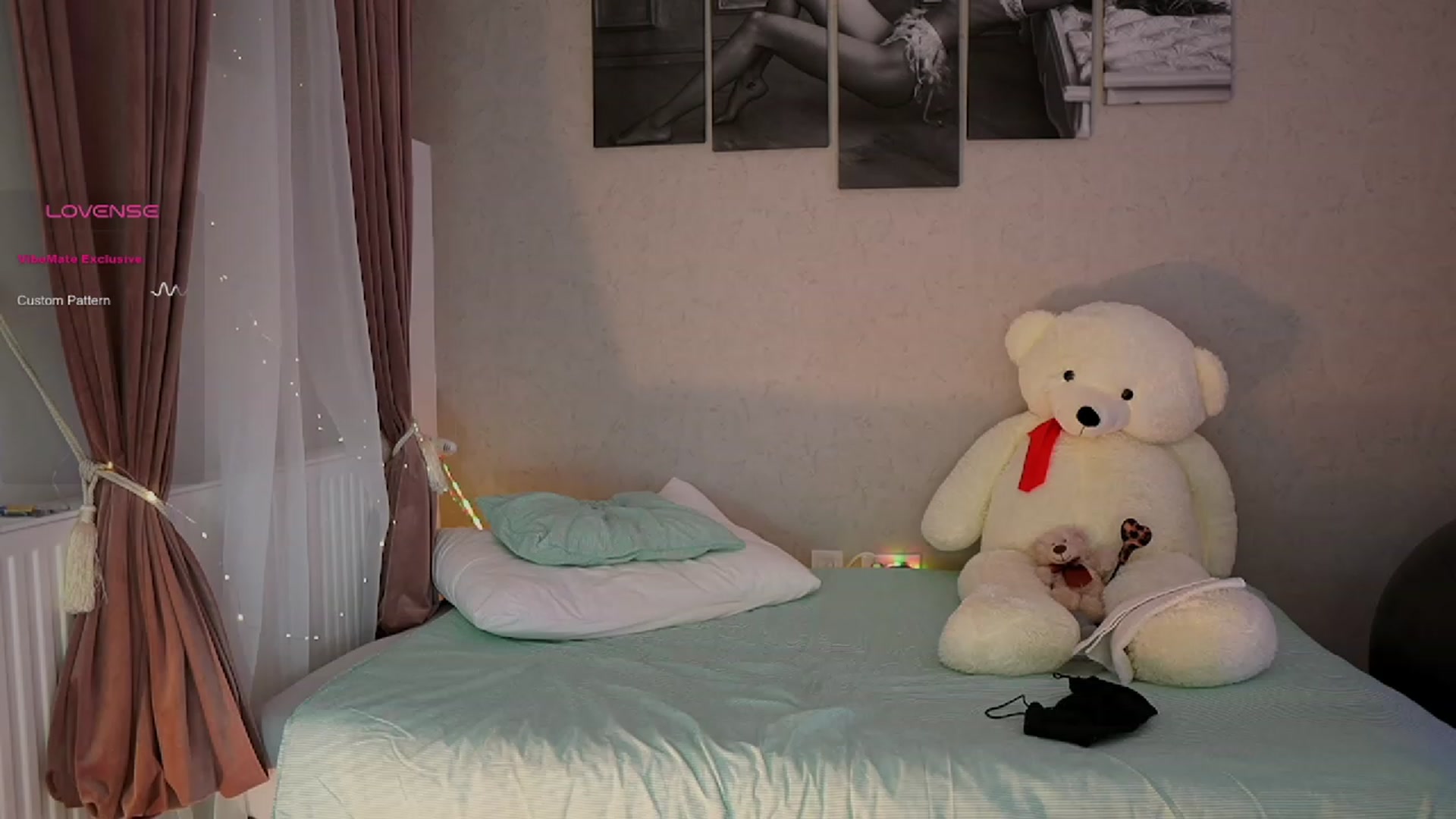 Gallery image thumbnail from RileyReid_18's myfreecams stream on, 10/18/2023, 17:56 image 10 of 20
