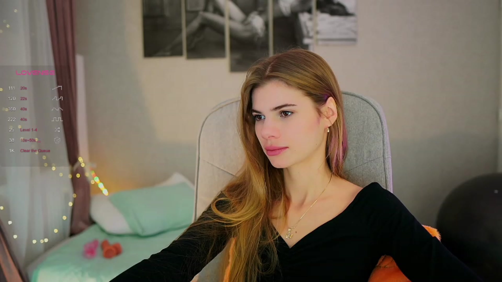 Gallery image thumbnail from RileyReid_18's myfreecams stream on, 10/19/2023, 13:34 image 9 of 20