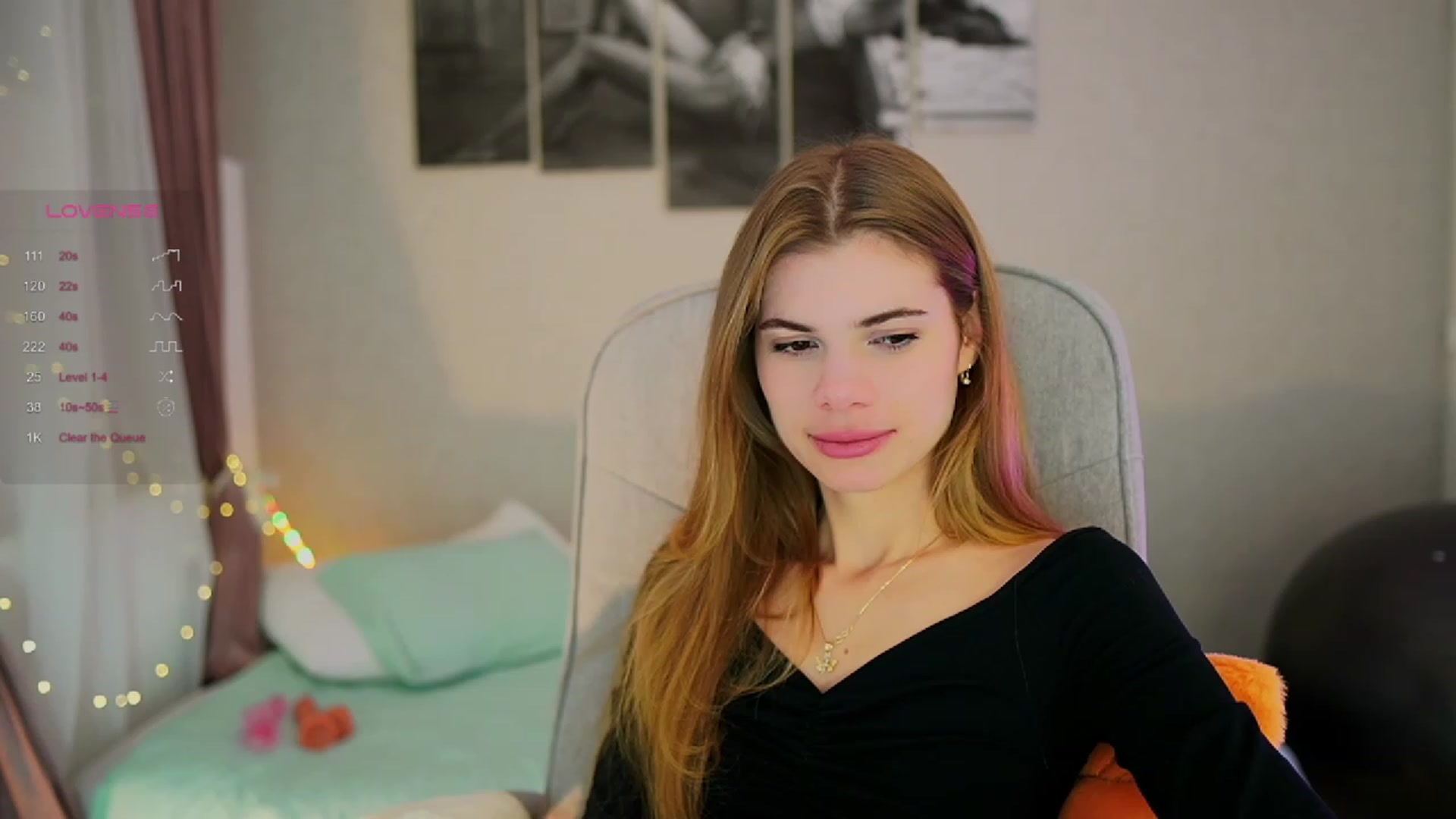 Gallery image thumbnail from RileyReid_18's myfreecams stream on, 10/19/2023, 13:34 image 7 of 20