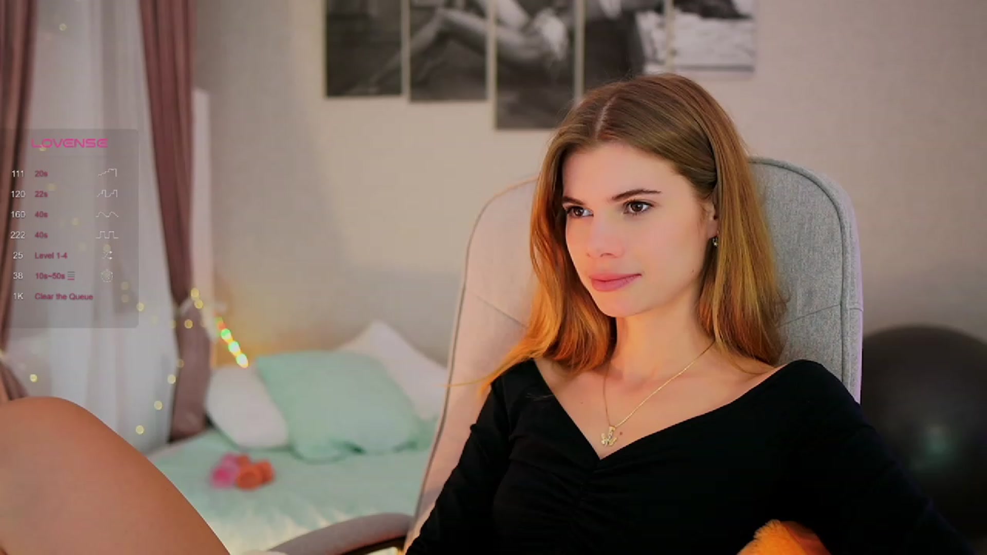 Gallery image thumbnail from RileyReid_18's myfreecams stream on, 10/19/2023, 16:33 image 16 of 20