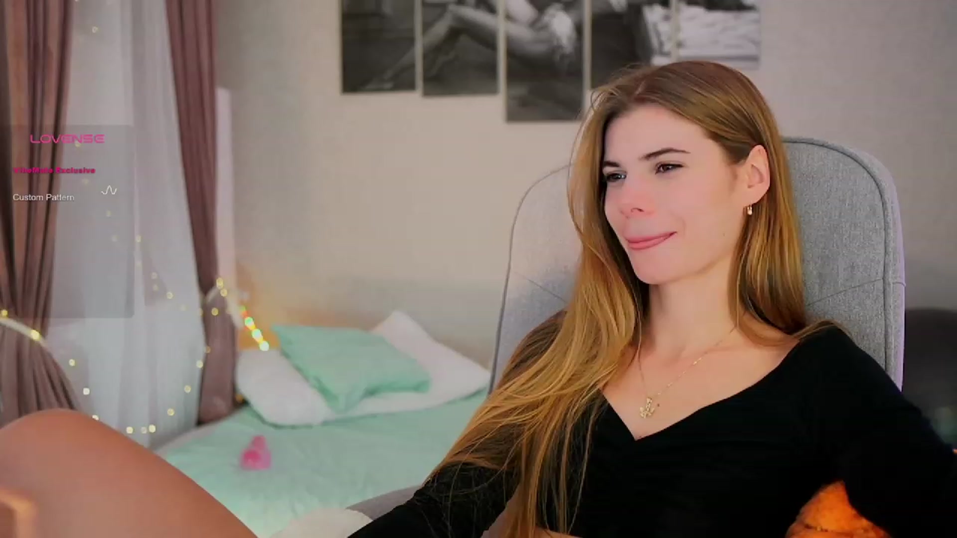 Gallery image thumbnail from RileyReid_18's myfreecams stream on, 10/19/2023, 17:59 image 15 of 20