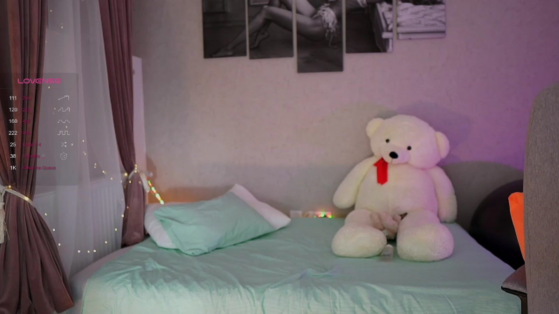 Gallery image thumbnail from RileyReid_18's myfreecams stream on, 10/20/2023, 21:11 image 13 of 20