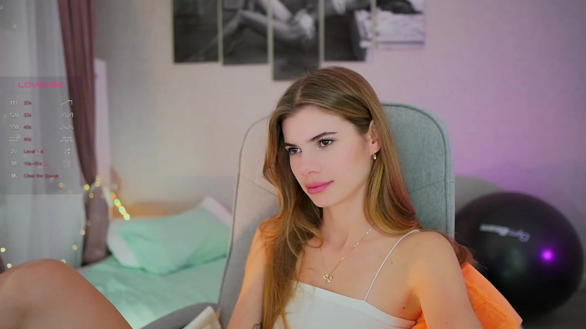 Gallery image thumbnail from RileyReid_18's myfreecams stream on, 10/20/2023, 21:11 image 7 of 20