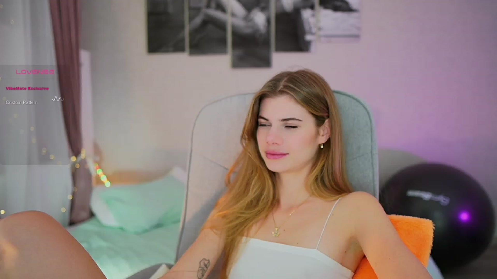Gallery image thumbnail from RileyReid_18's myfreecams stream on, 10/20/2023, 21:11 image 4 of 20